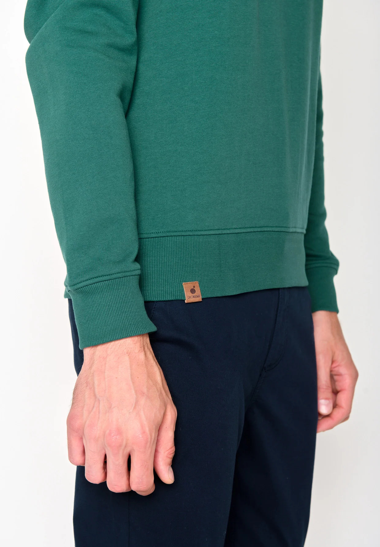 sweat homme en coton bio GOTS, détail des finitions, vert jungle