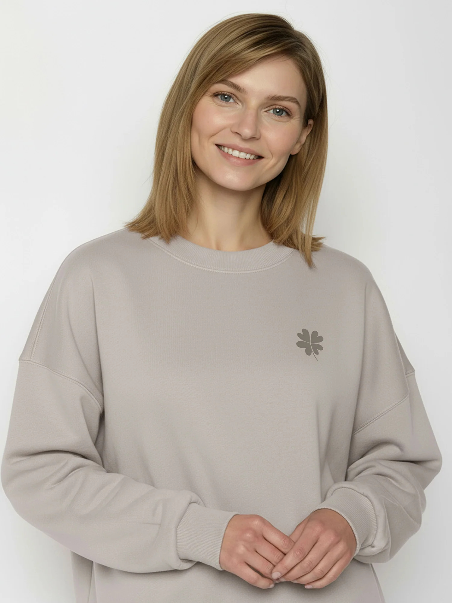 sweat femme GREENBOMB en coton bio, porté de dos, sable