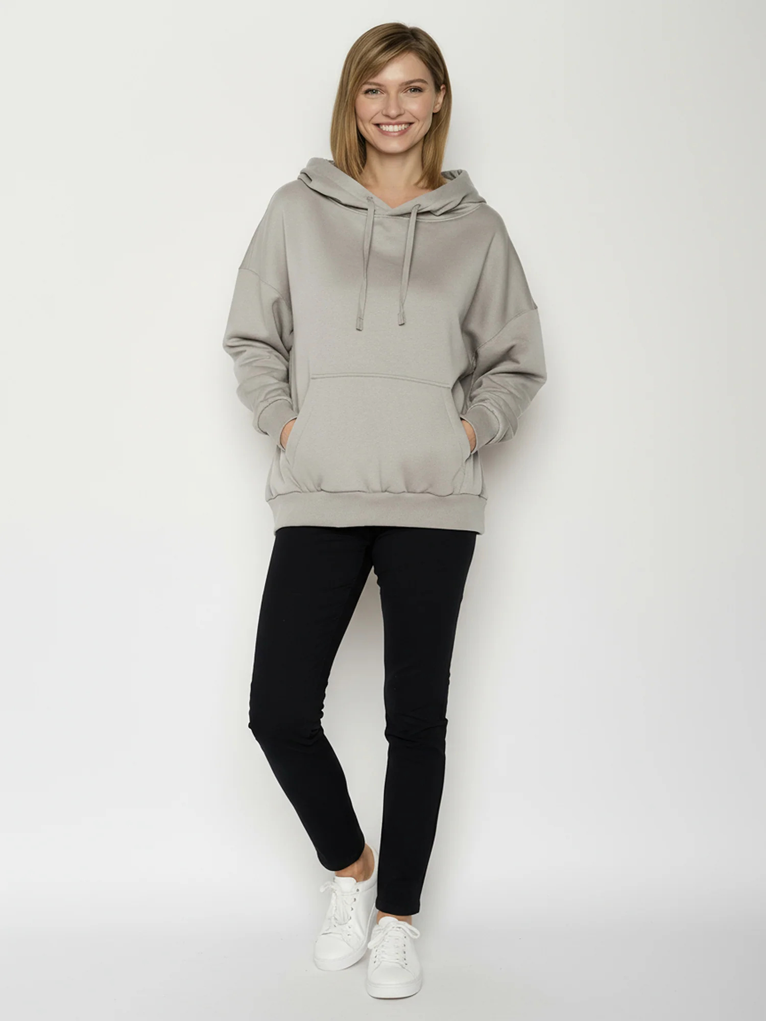 sweat à capuche femme en coton bio, vue portée en pied, sable