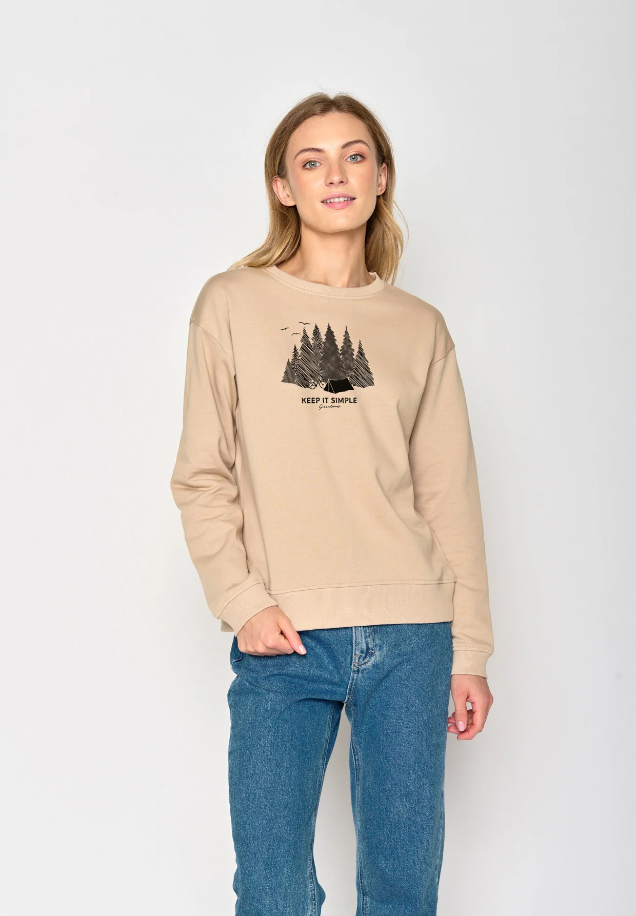 sweat femme GREENBOMB en coton bio, porté de dos, beige latte