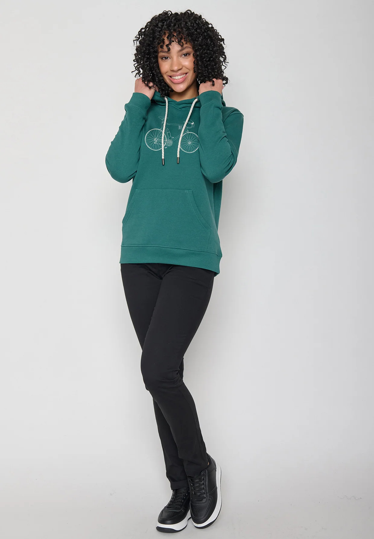 sweat à capuche femme GREENBOMB en coton bio, porté de dos, vert jungle