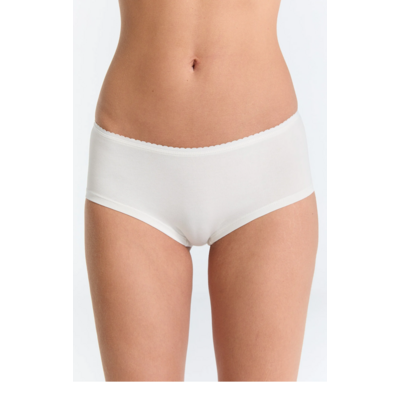 culotte-naturelle-femme_1155-02