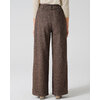 pantalon femme ample en chanvre et coton bio mocca, porté par un mannequin