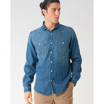 chemise homme en jean de chanvre et coton bio bleu, porté par un mannequin