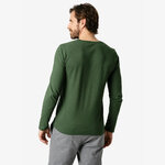T-shirt manches longues Terik en coton bio vert forêt, porté de dos