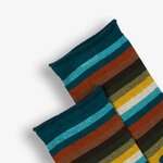Détail des rayures automnales des chaussettes Alexis en coton bio, produit seul en angle