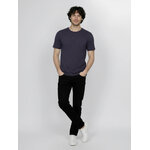 T-shirt homme rayé en coton bio GOTS, rayures bleu-violet, porté de dos