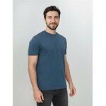 T-shirt homme uni en laine mérinos GREENBOMB, porté, coloris bleu pin