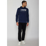 Sweat à capuche homme en coton bio GOTS, détail poche kangourou et cordon de capuche, bleu marine