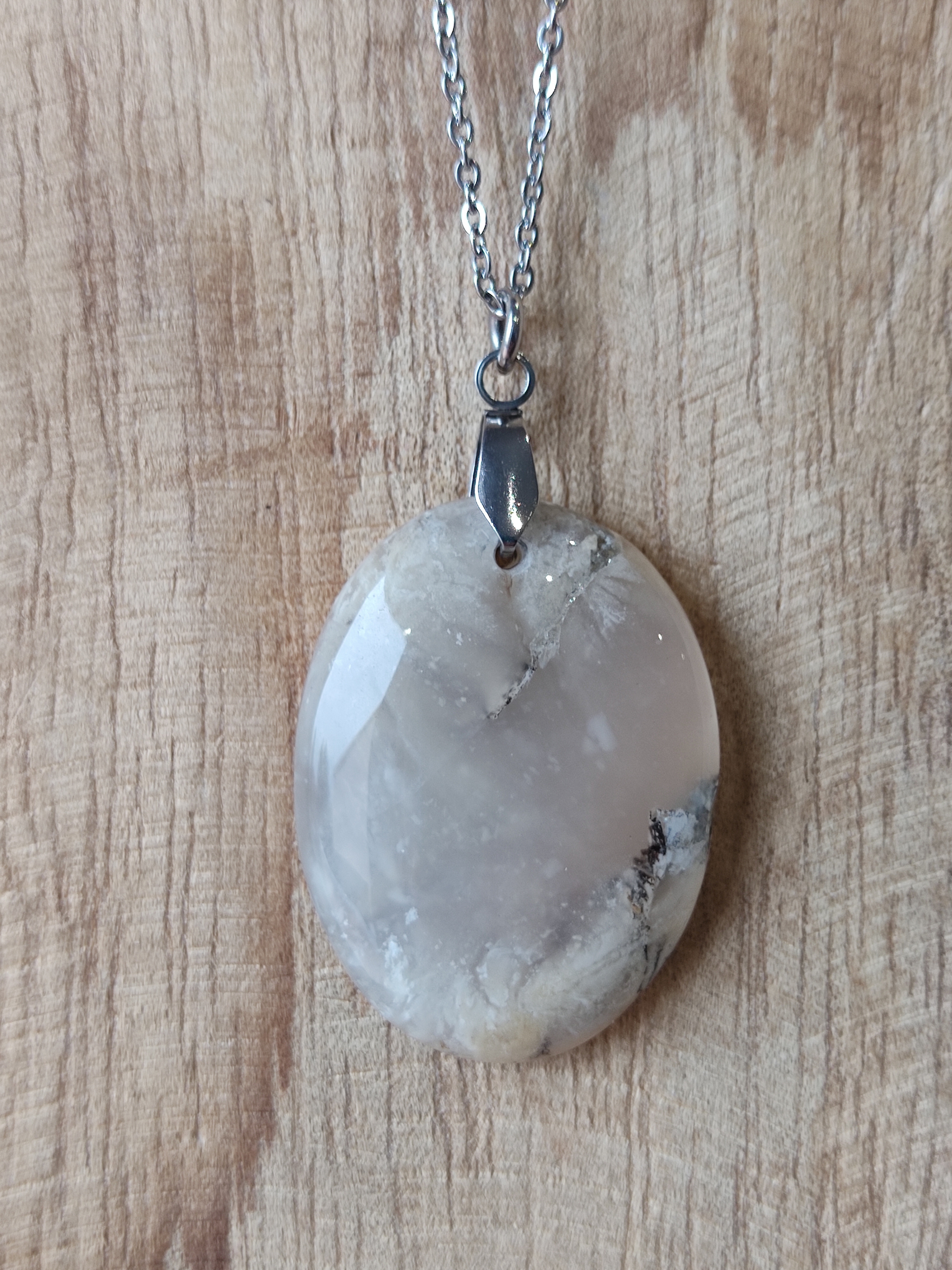 Collier agate plume