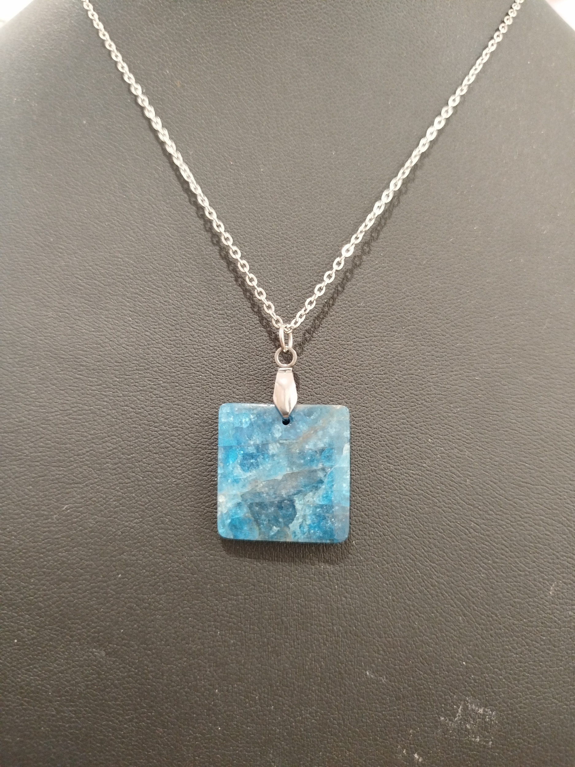 Collier pendentif Apatite