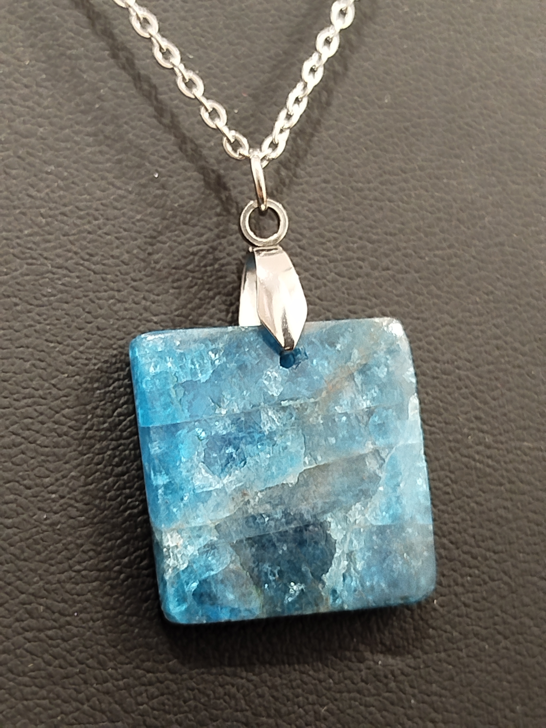 Collier pendentif Apatite 2