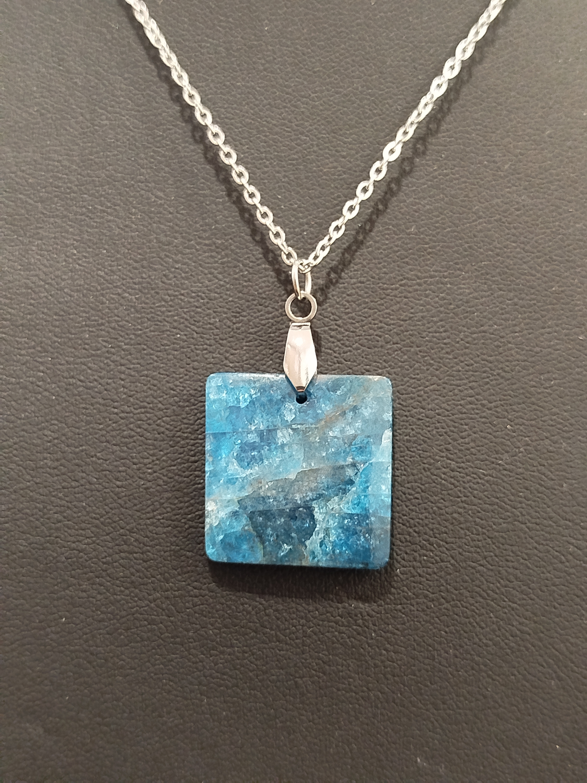 Collier pendentif Apatite 3