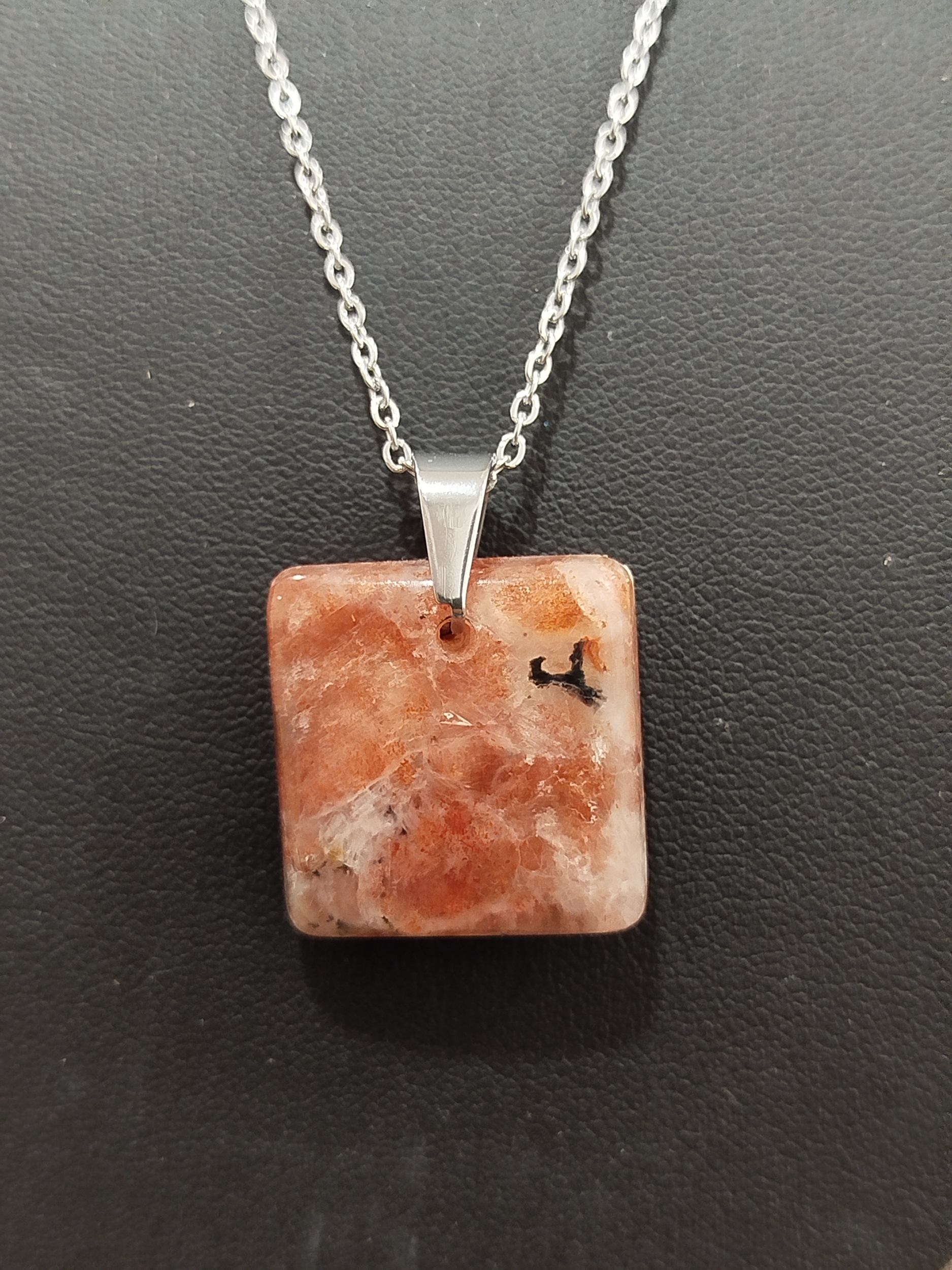 Collier Pierre de soleil 3