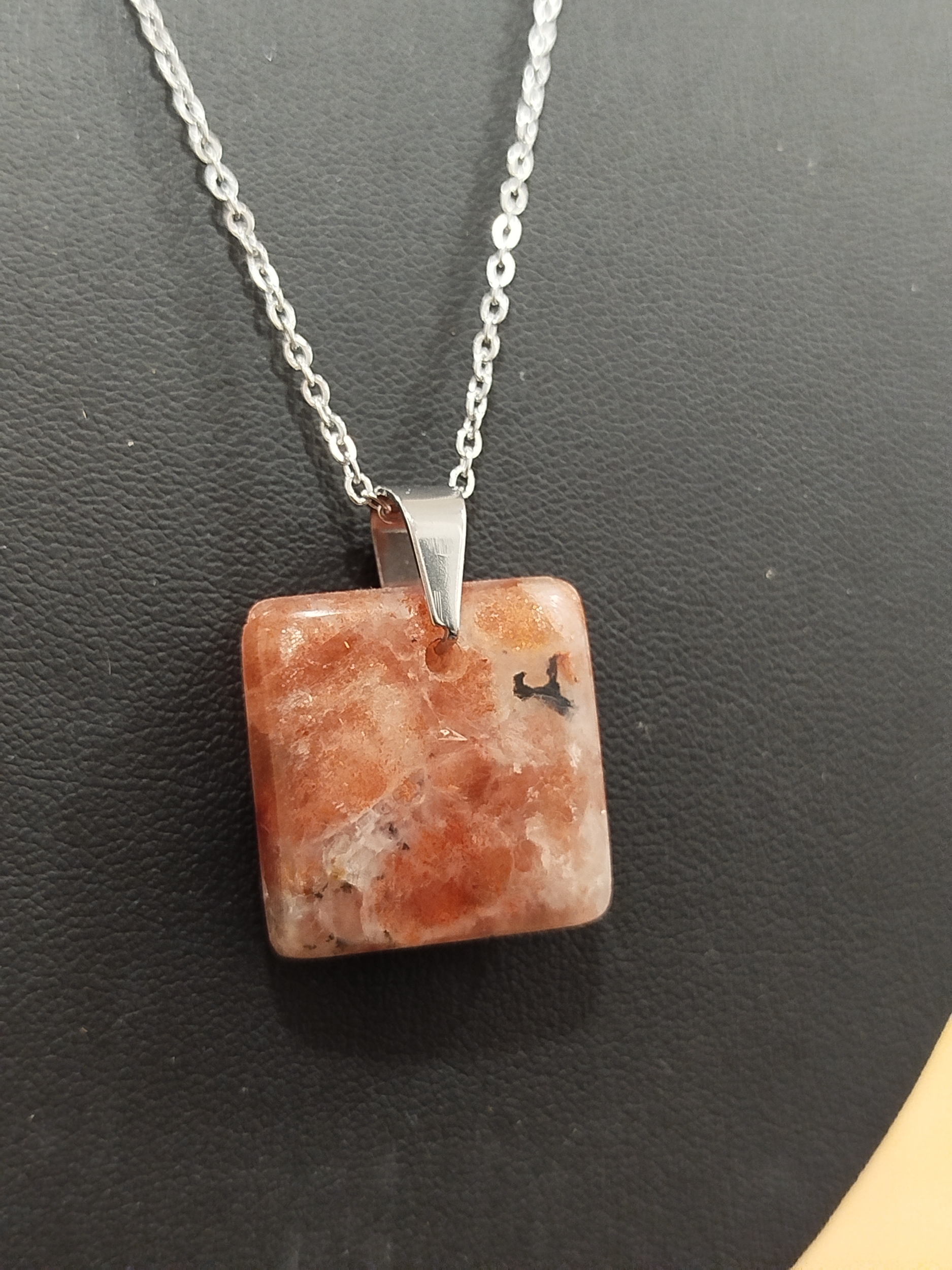 Collier Pierre de soleil 4