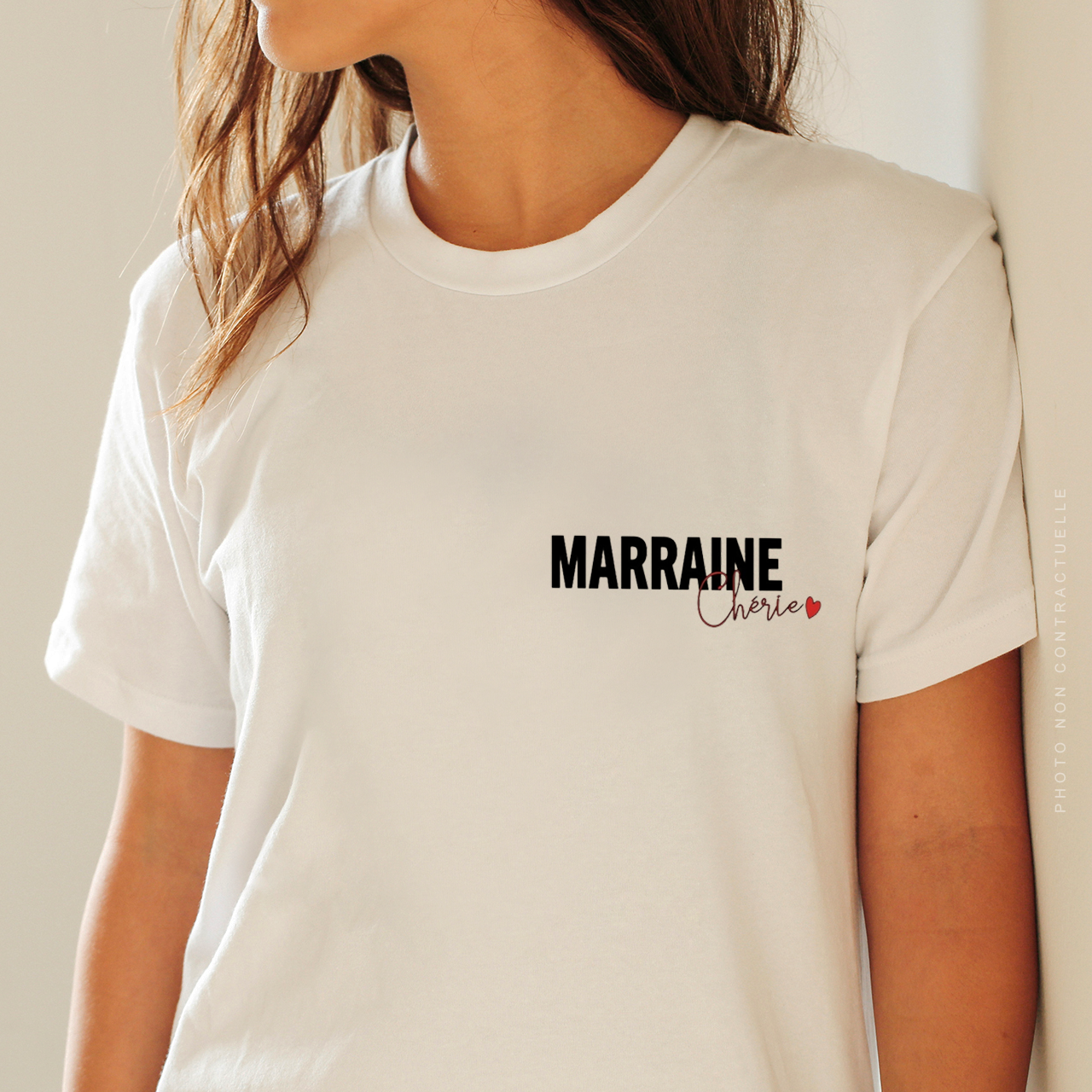 MOCKUP-Femme-2--tee-shirt-MARRAINE-CHERIE-carré