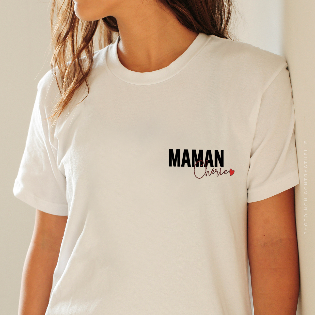 MOCKUP-Femme-2--tee-shirt-MAMAN-CHERIE-carré