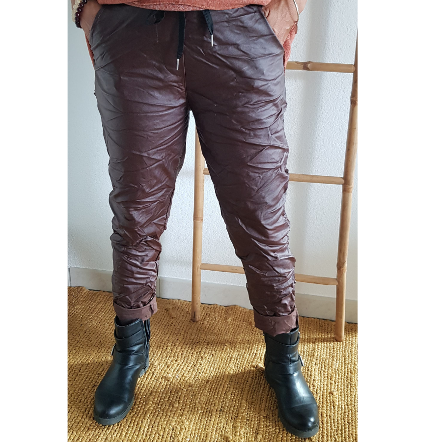 Pantalon stretch en similicuir-chocolat