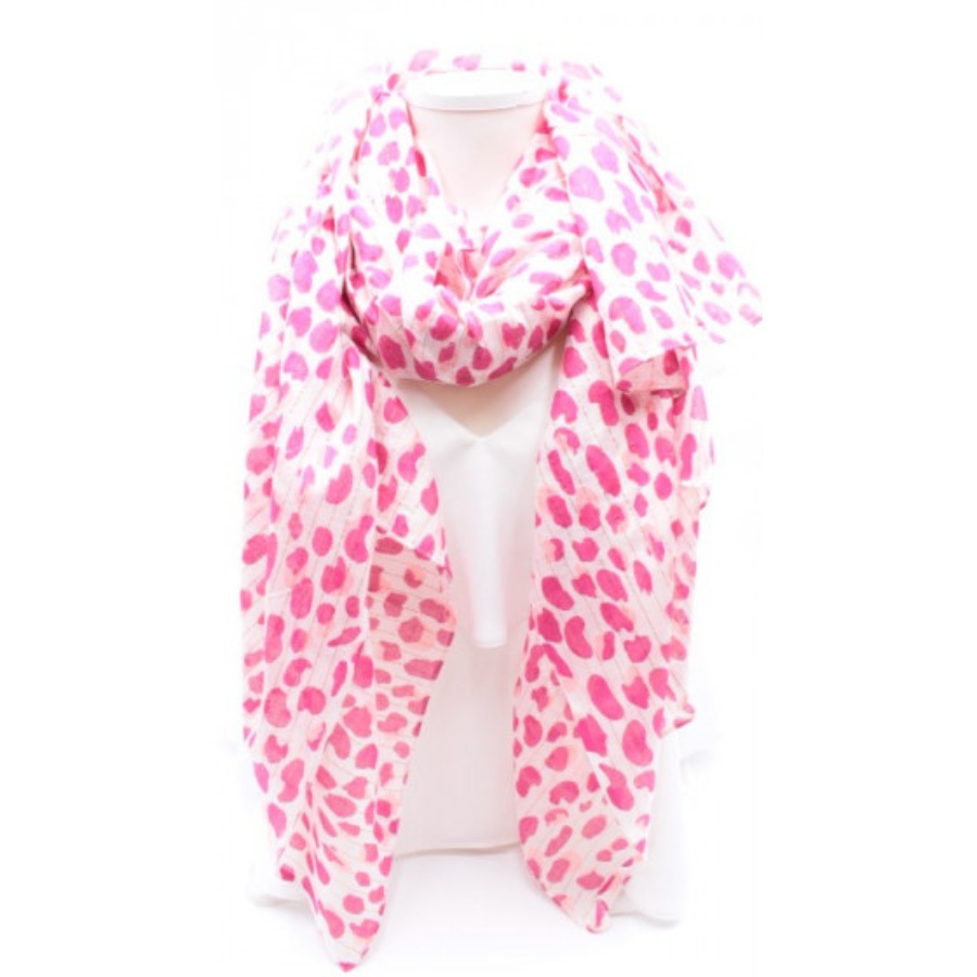 Écharpe tendance et imprimée taches roses : un accessoire mode incontournable pour toutes les femmes