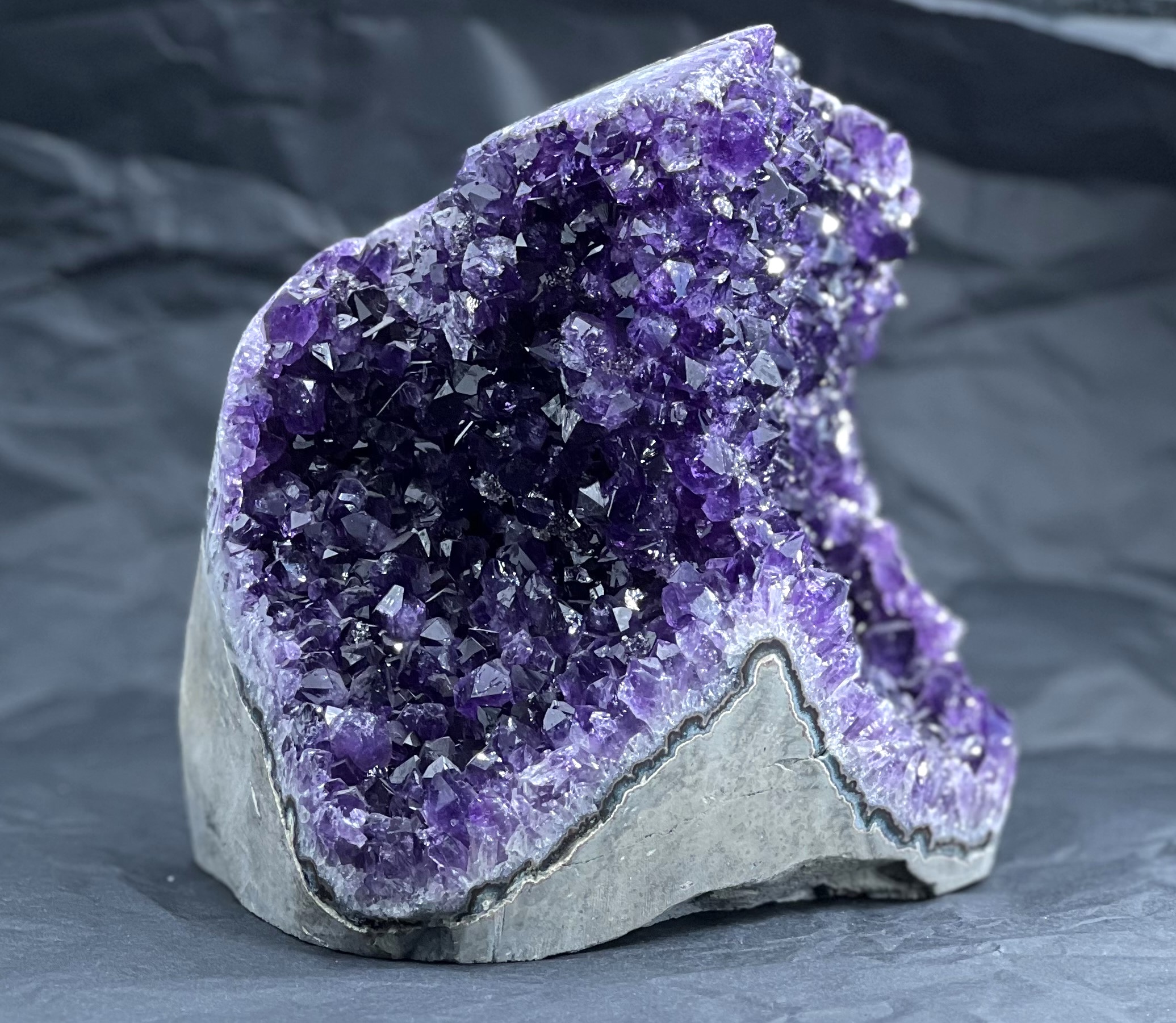 DRUSE AMETHYSTE POLIE 3.220KG LES PIERRES DE KYRIA (5)