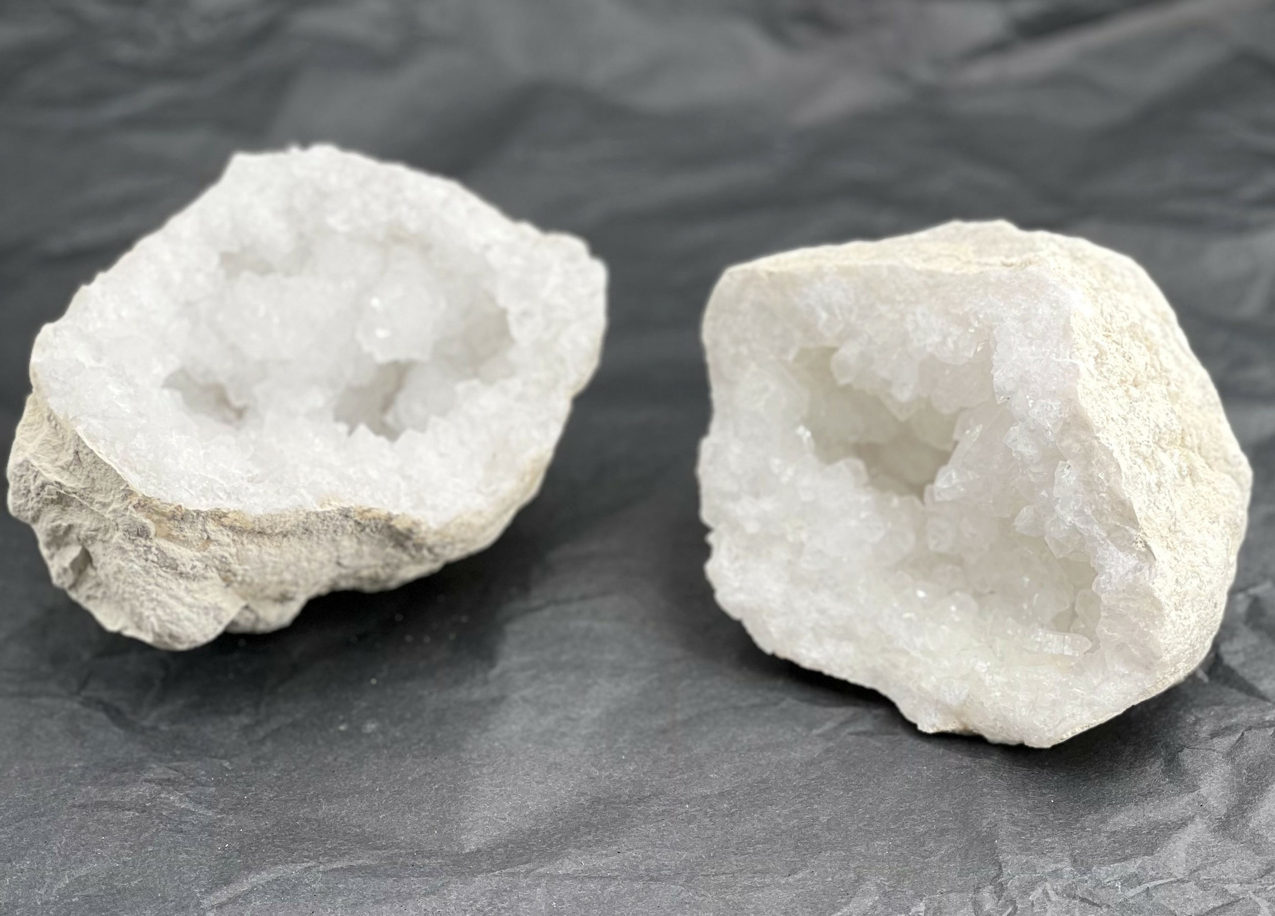 GEODE CRISTAL DE ROCHE QUARTZ ENTIERE 1.181KG LES PIERRES DE KYRIA (1)