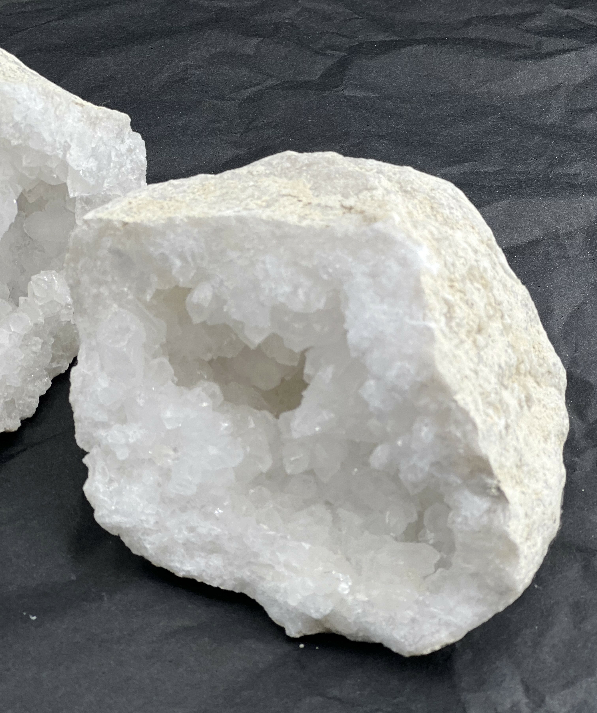 GEODE CRISTAL DE ROCHE QUARTZ ENTIERE 1.181KG LES PIERRES DE KYRIA (5)