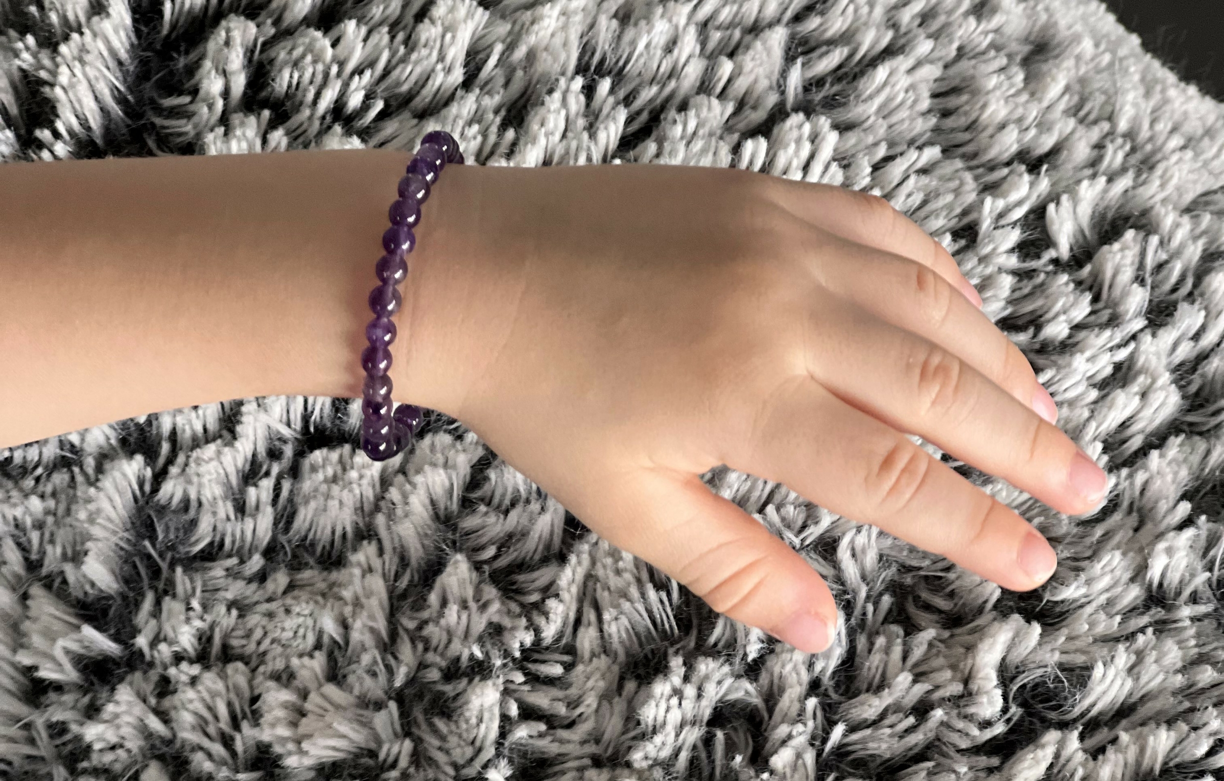 BRACELET ENFANT AMETHYSTE 4 MM QUALITE EXTRA LES PIERRES DE KYRIA (2)