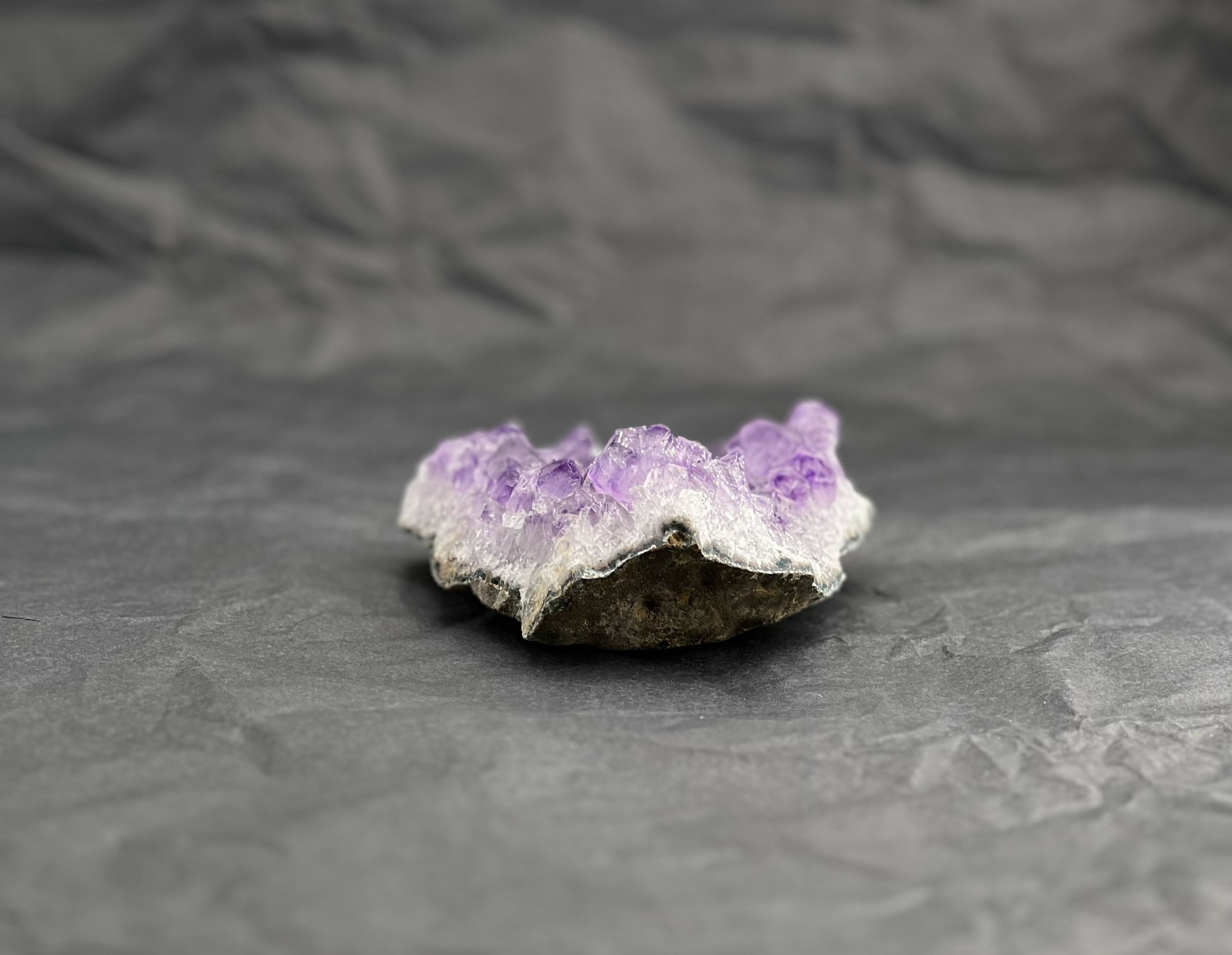 DRUSE AMETHYSTE QUALITE EXTRA 338G ENVIRON LES PIERRES DE KYRIA (4)
