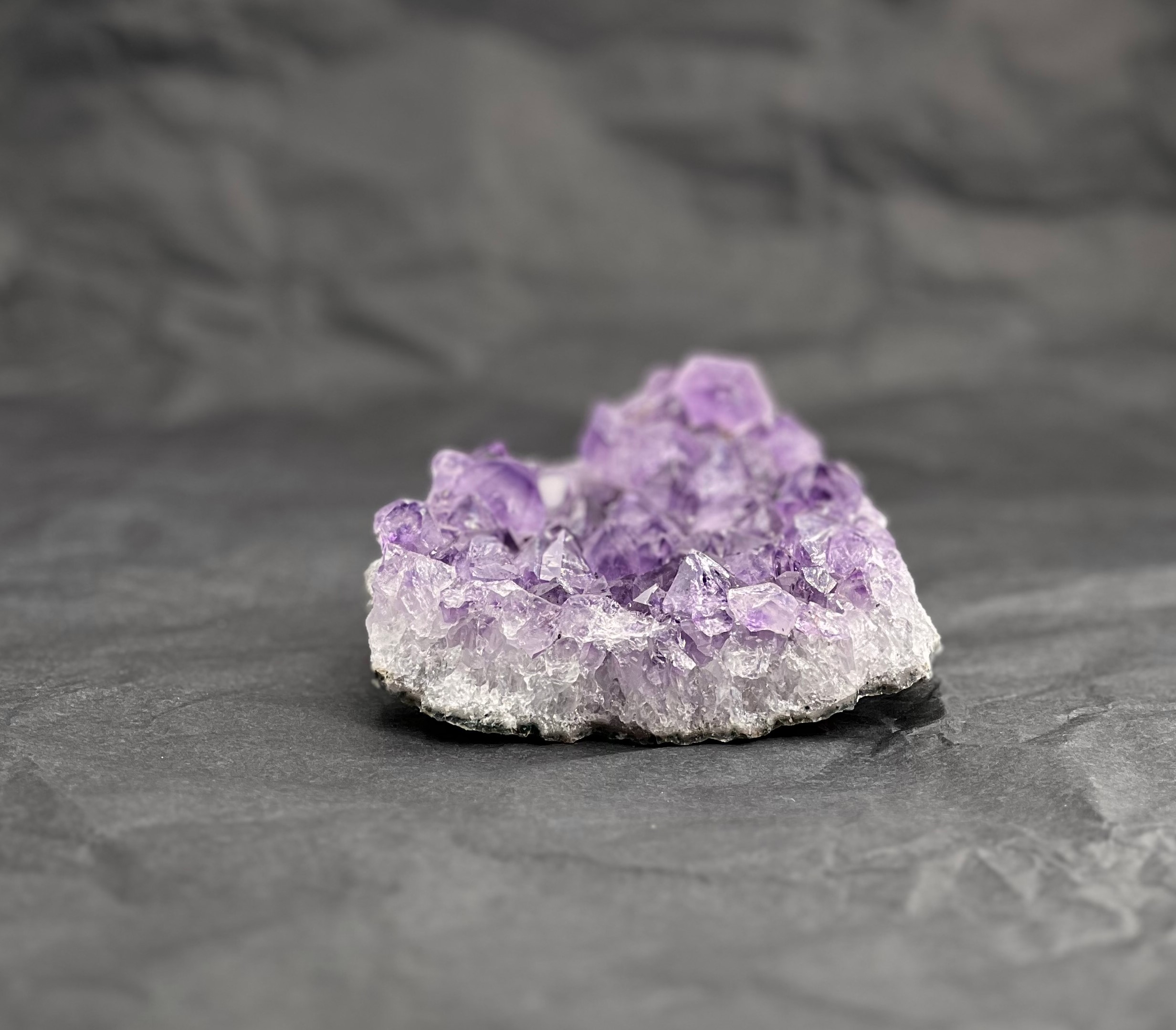 DRUSE AMETHYSTE QUALITE EXTRA 338G ENVIRON LES PIERRES DE KYRIA (6)