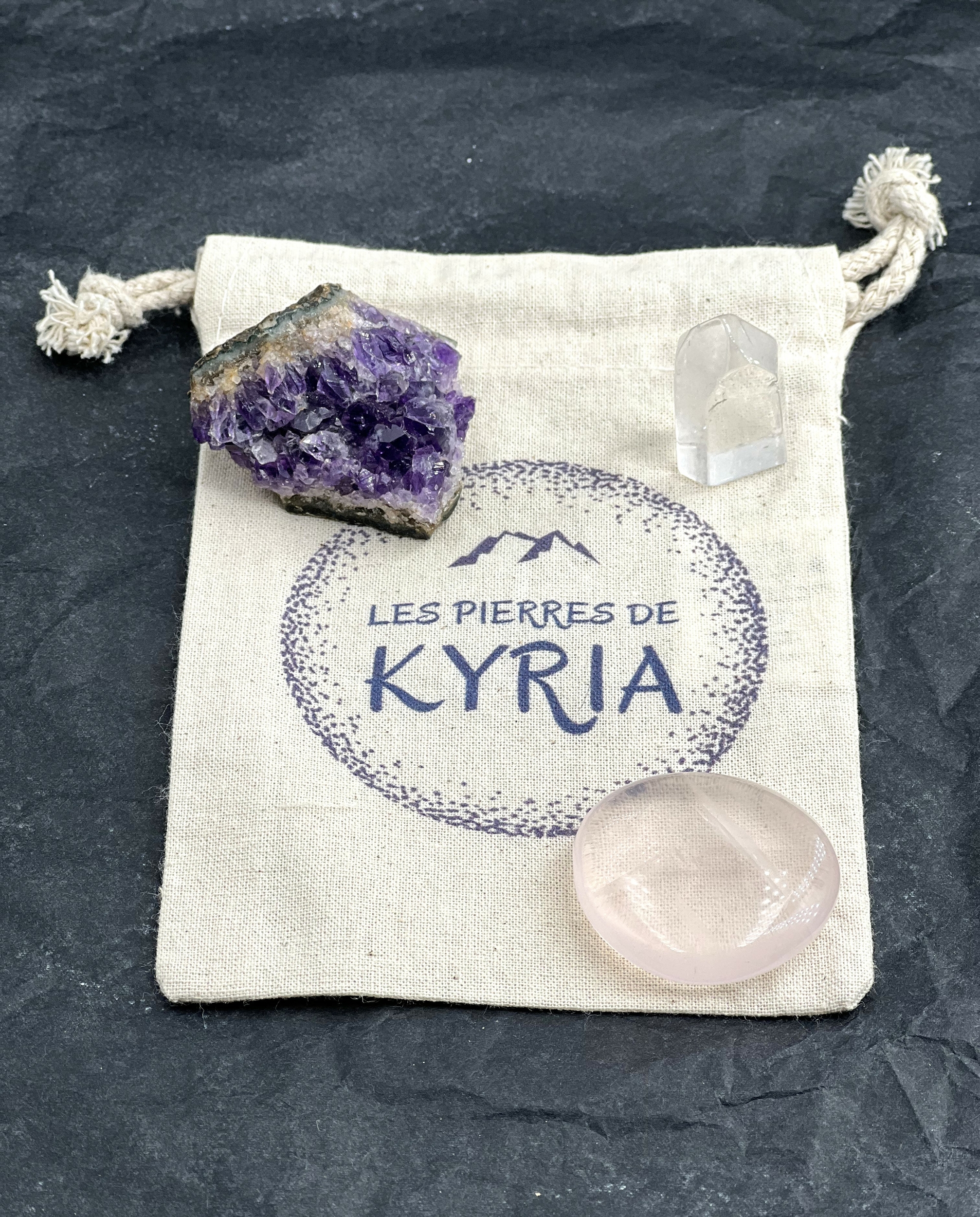 POCHON DE KYRIA AMETHYSTE POINTE CRISTAL DE ROCHE QUARTZ ROSE LES PIERRES DE KYRIA (1)