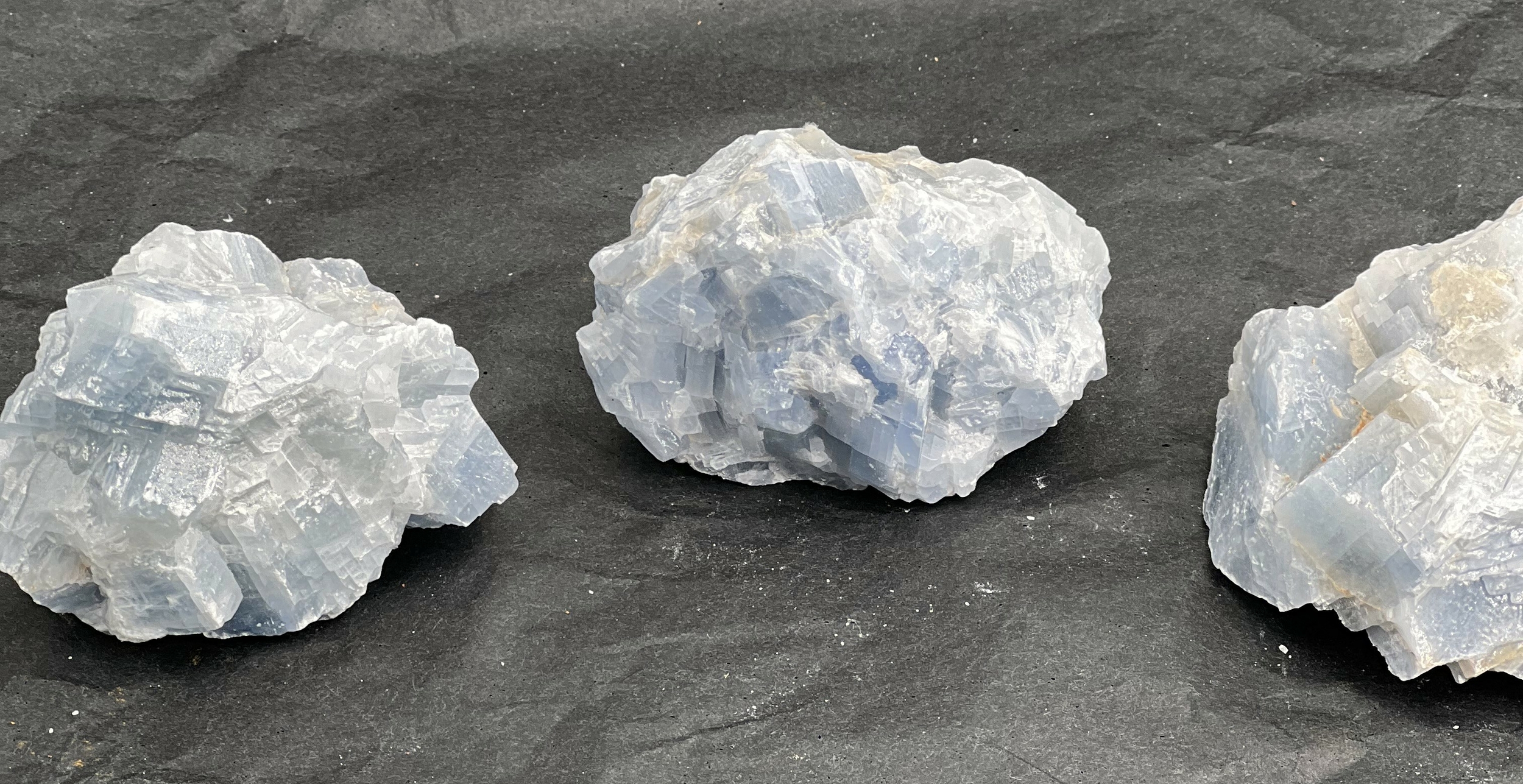 CALCITE BLEUE BRUTE QUALITE EXTRA LES PIERRES DE KYRIA (2)