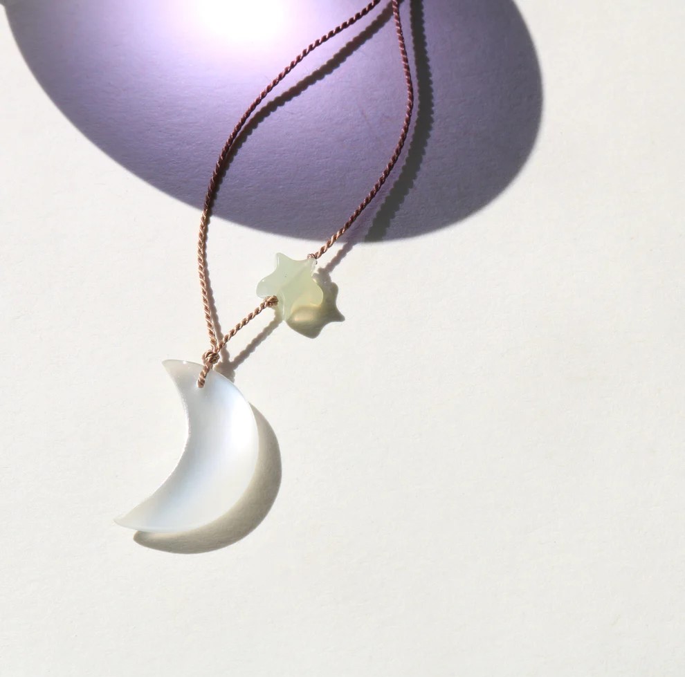 COLLIER CROISSANT DE LUNE EN PIERRE DE LUNE BLANCHE AVEC ETOILE LES PIERRES DE KYRIA