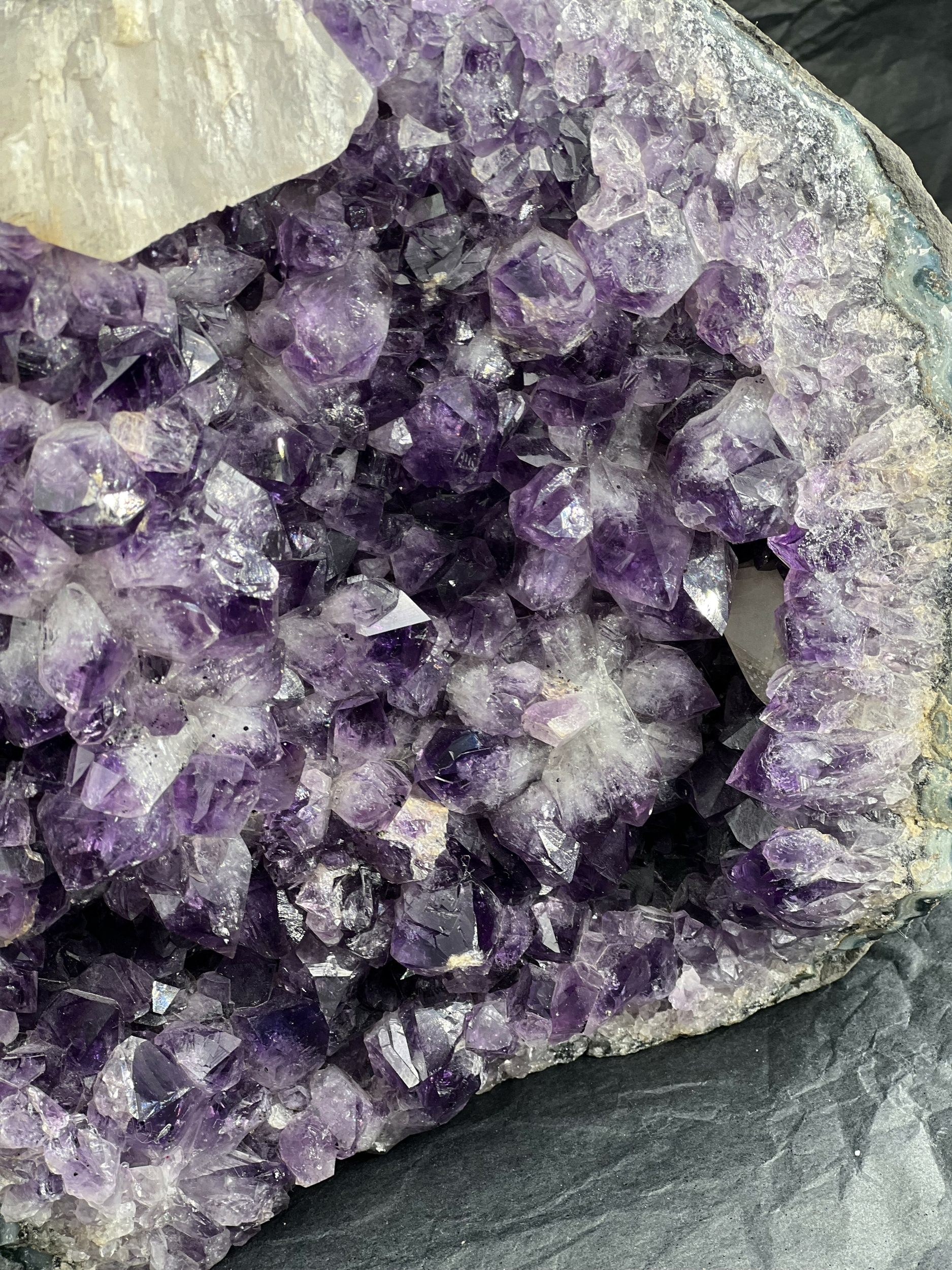 DRUSE AMETHYSTE URUGUAY QUALITE EXTRA 4.750KG LES PIERRES DE KYRIA (8)