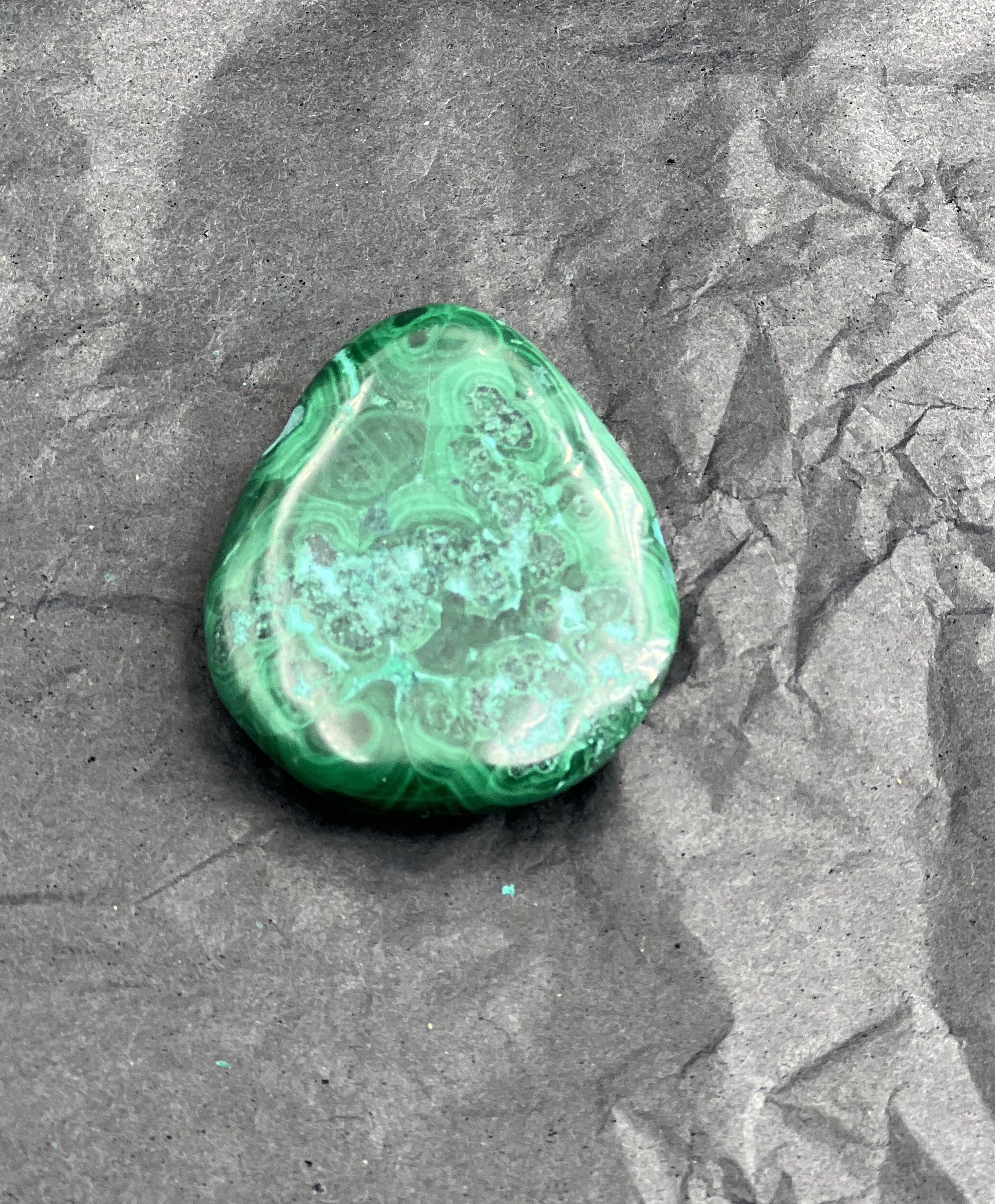 GALET CHRYSOCOLLE MALACHITE 48G LES PIERRES DE KYRIA (2)