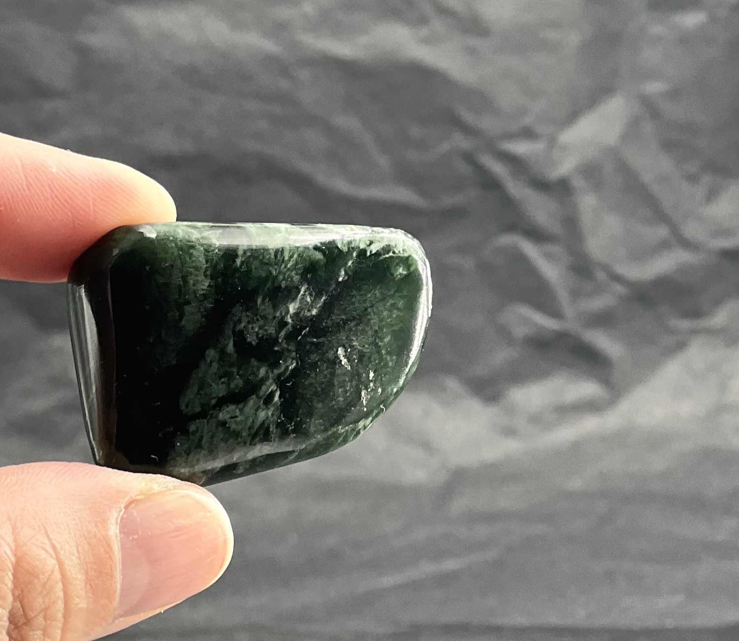 PIERRE ROULEE JADE NEPHRITE LES PIERRES DE KYRIA (3)