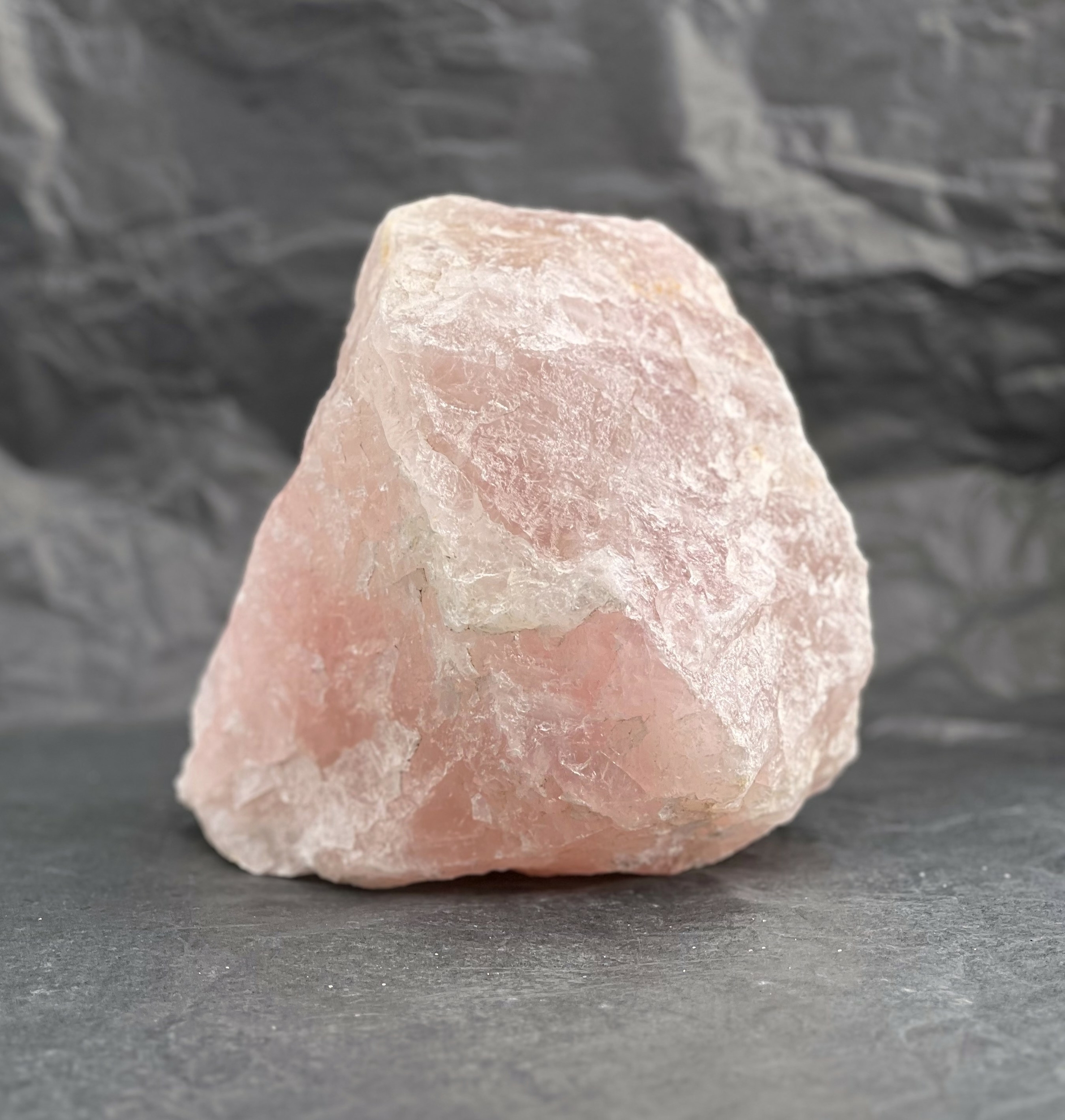 QUARTZ ROSE BRUTE 2.7KG LES PIERRES DE KYRIA (3)