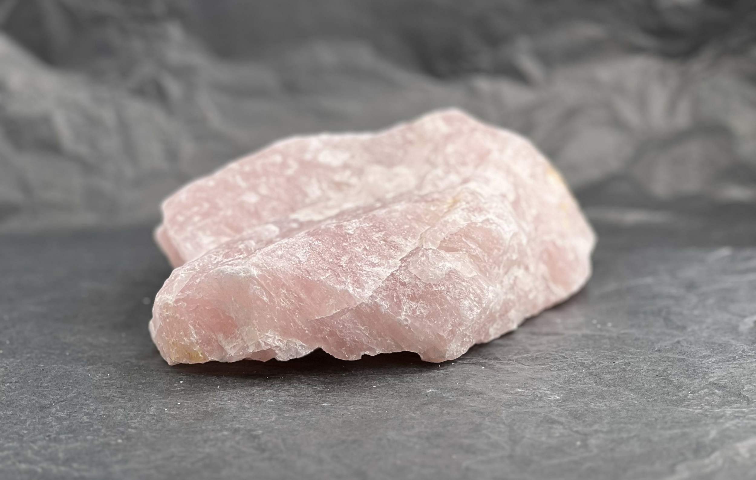 QUARTZ ROSE BRUT 1.9KG LES PIERRES DE KYRIA (2)