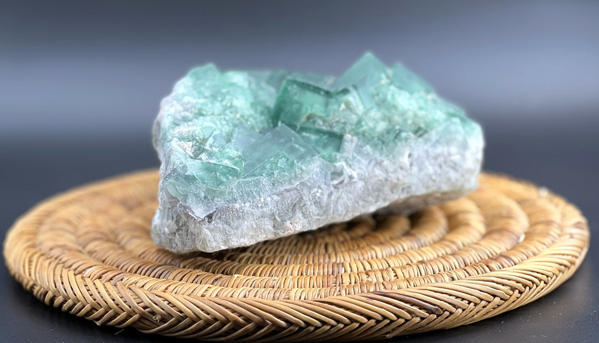 FLUORITE FLUORINE MADAGASCAR 1343G LES PIERRES DE KYRIA (4)