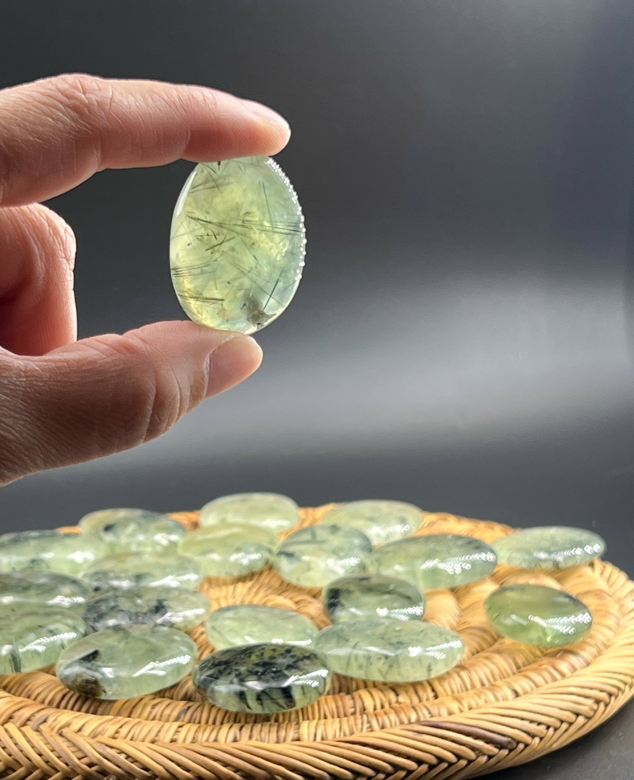 galet prehnite epidote les pierres de kyria (7)