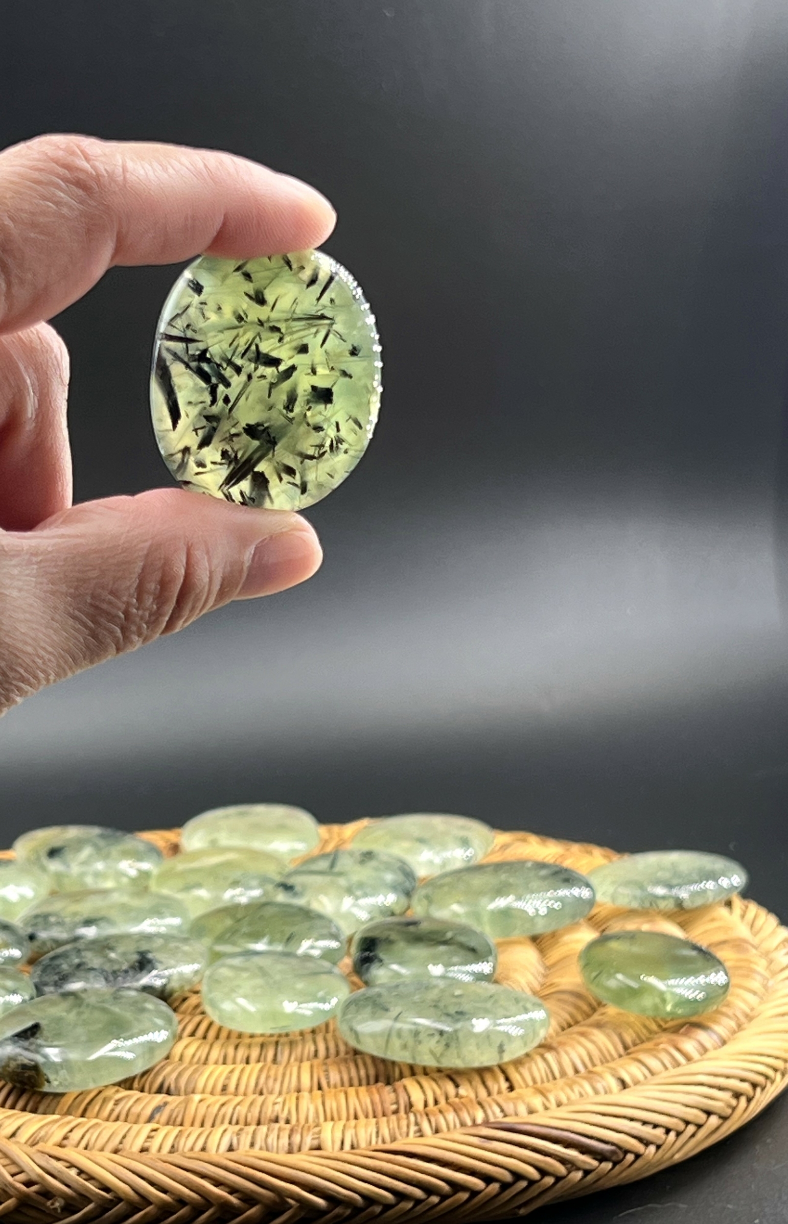 galet prehnite epidote les pierres de kyria (6)