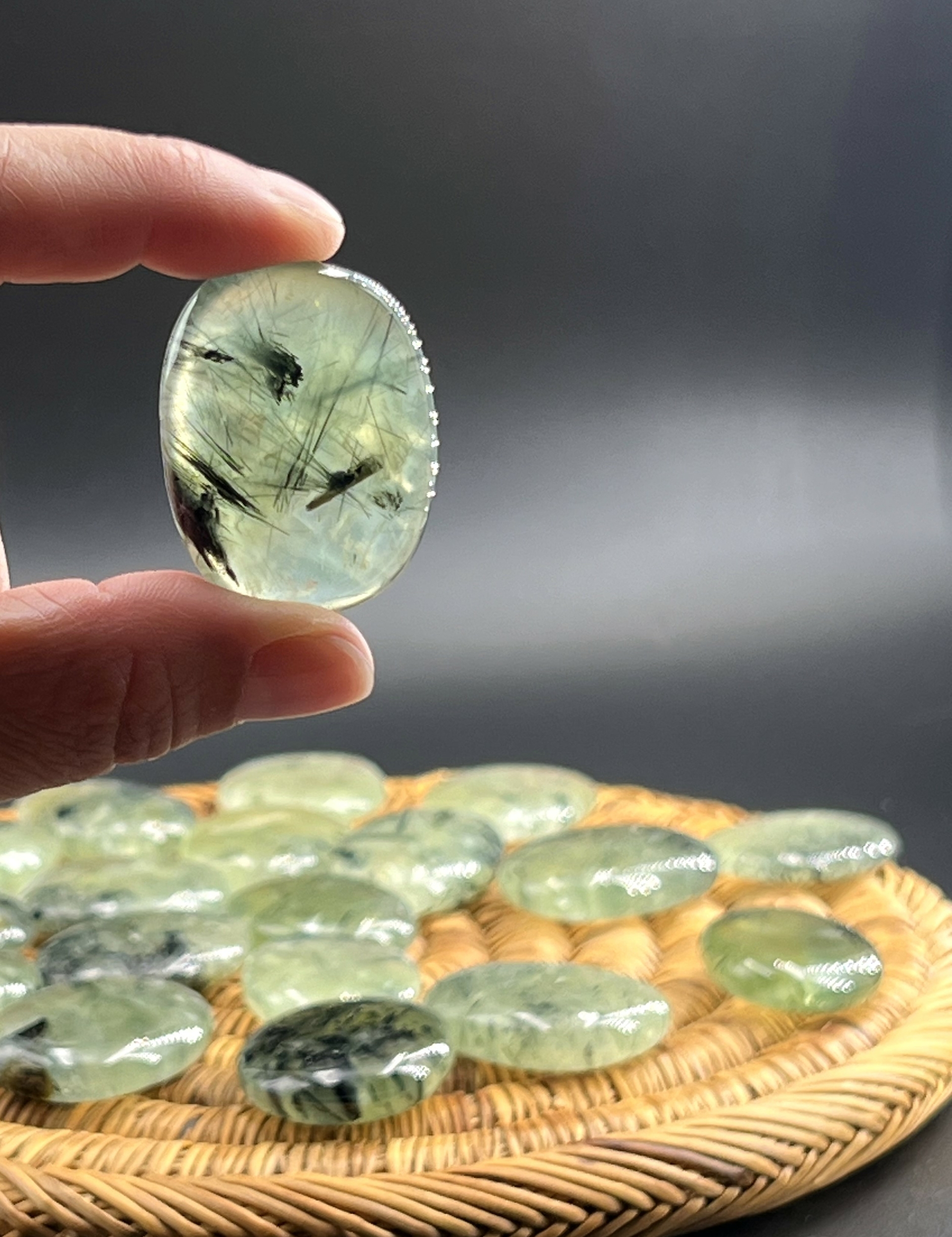 galet prehnite epidote les pierres de kyria (5)