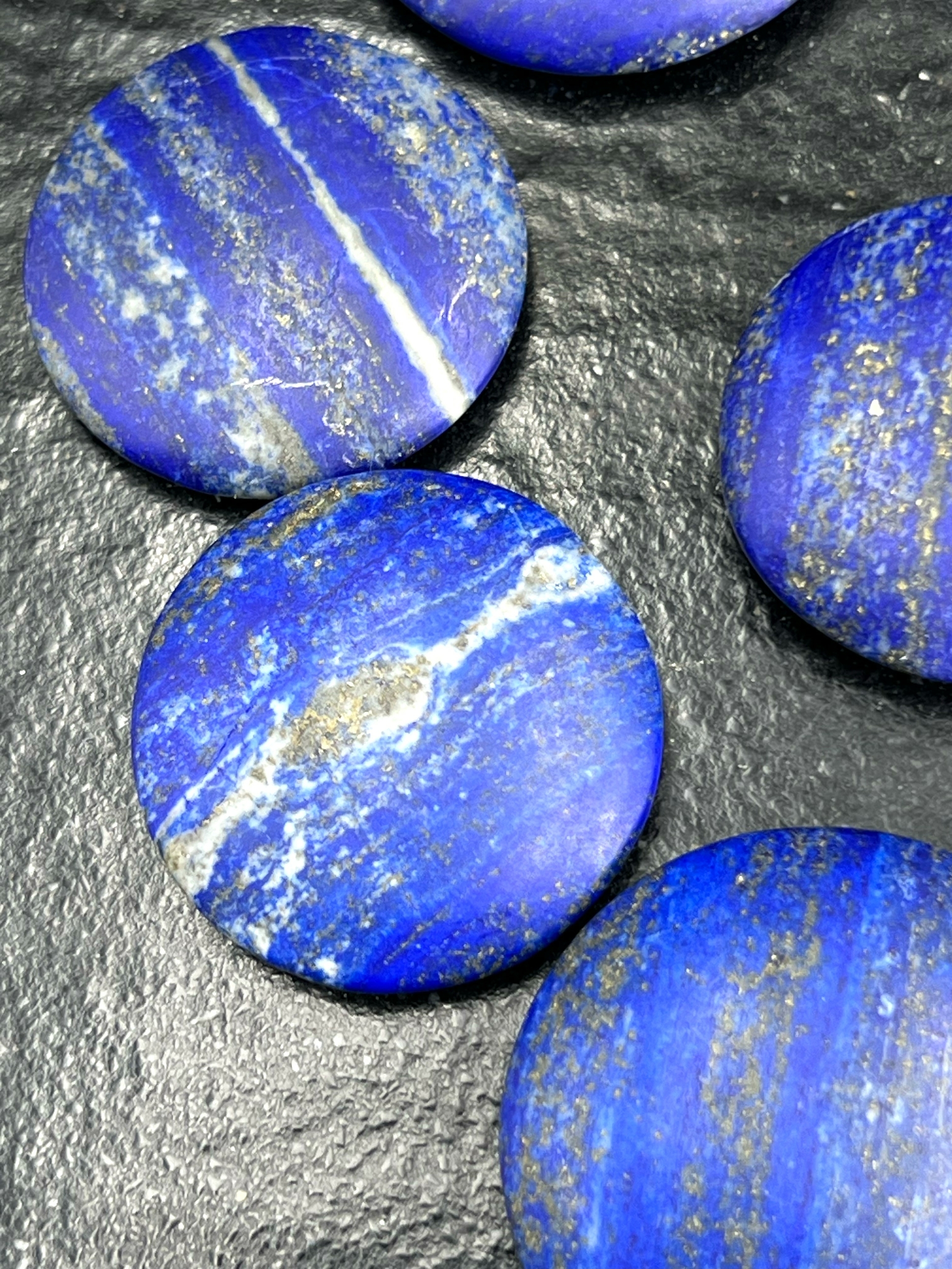 GALET ROND LAPIS LAZULI EXTRA LES PIERRES DE KYRIA (4)