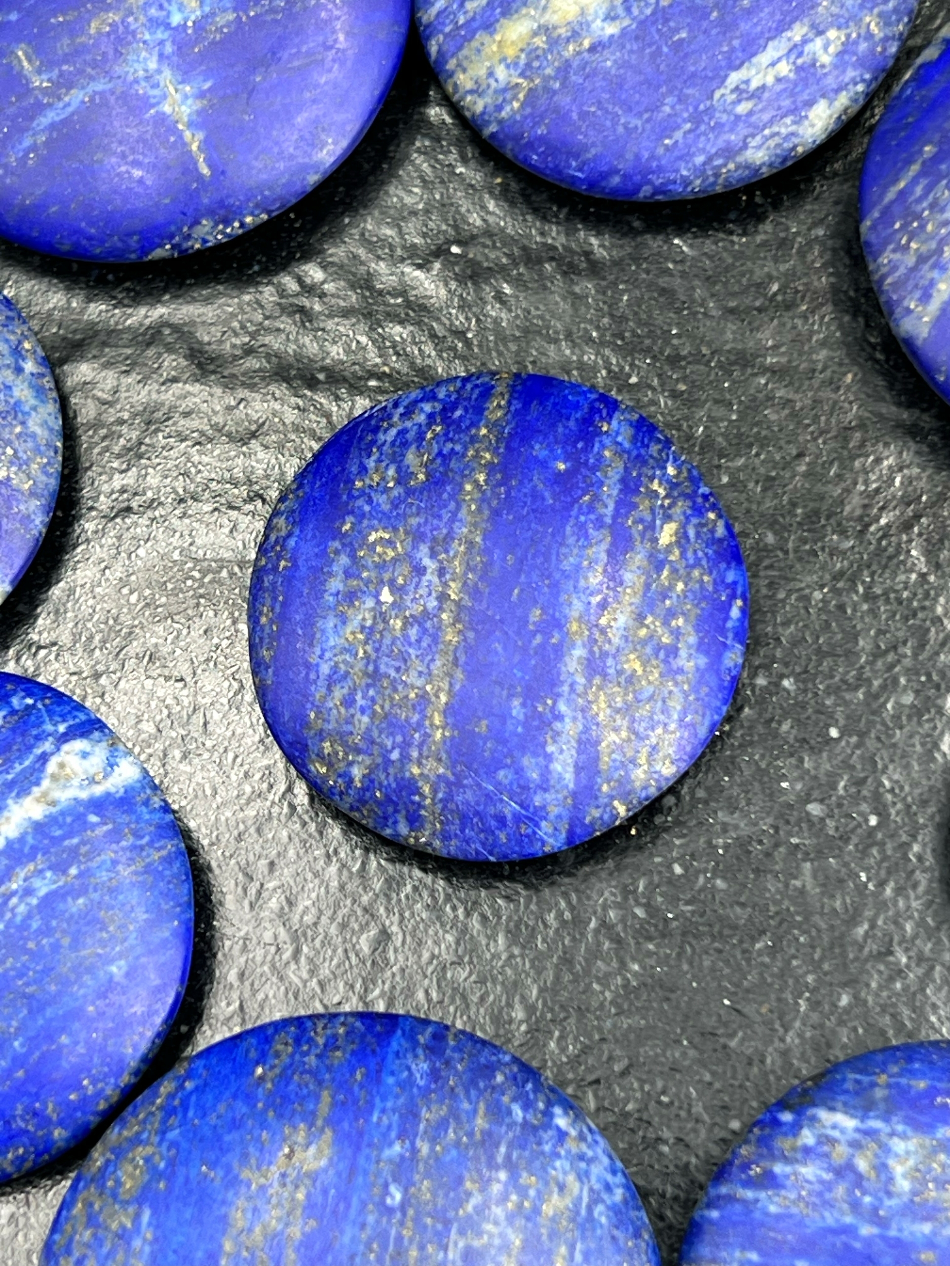 GALET ROND LAPIS LAZULI EXTRA LES PIERRES DE KYRIA (5)