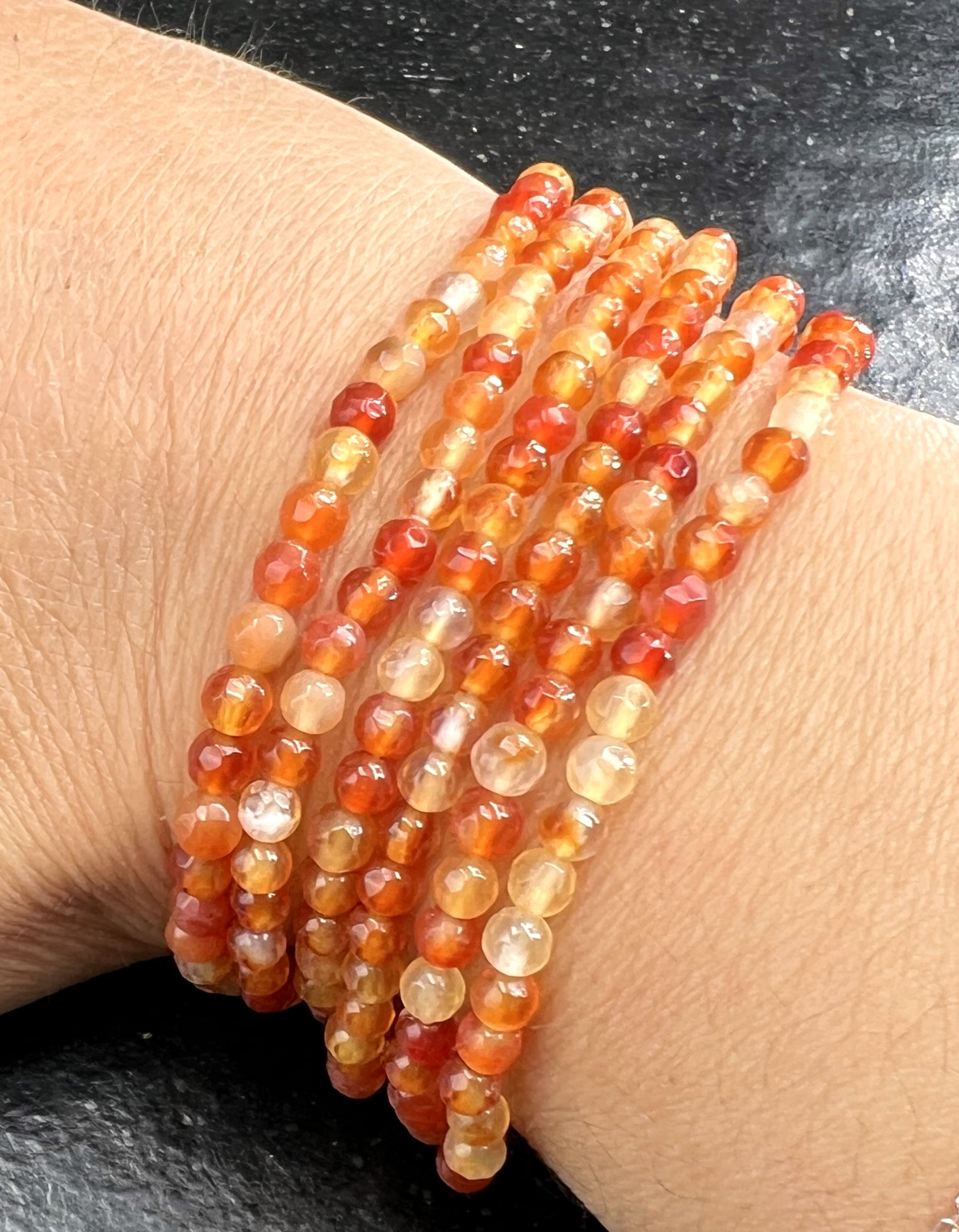 BRACELET CORNALINE FACETTE 4MM LES PIERRES DE KYRIA (1)