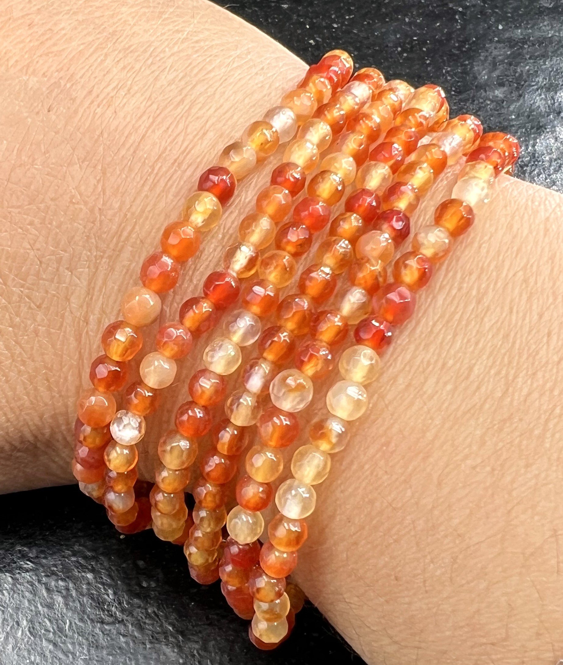BRACELET CORNALINE FACETTE 4MM LES PIERRES DE KYRIA (2)