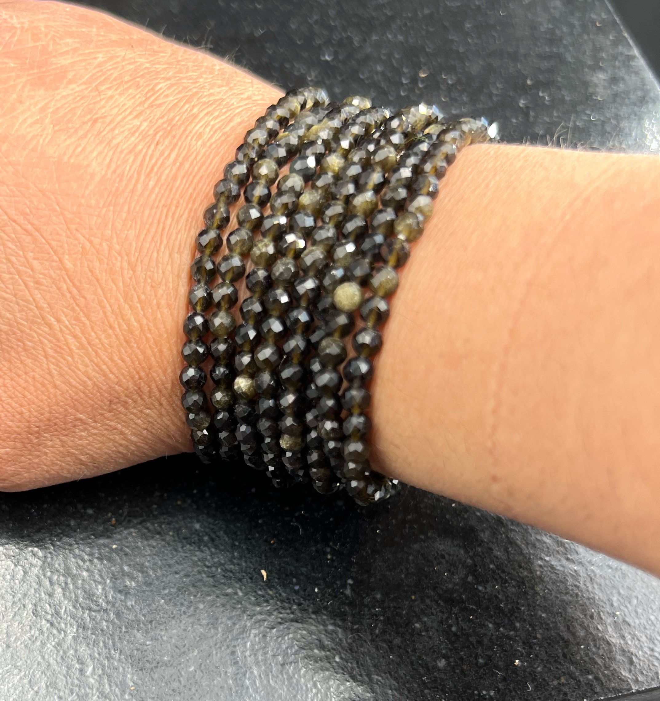 BRACELET OBSIDIENNE DOREE FACETTE 4MM LES PIERRES DE KYRIA (1)