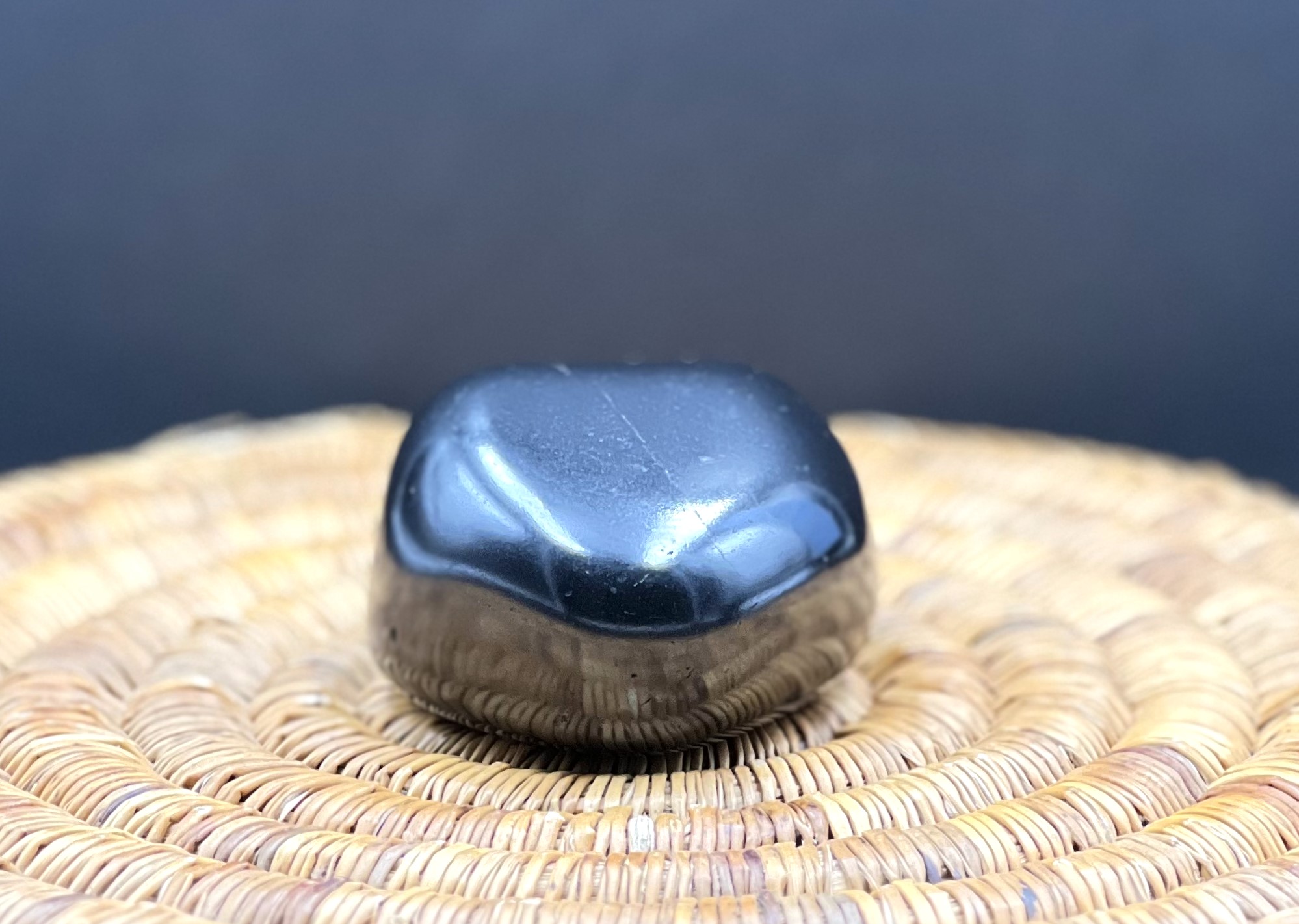 GALET SHUNGITE 195G LES PIERRES DE KYRIA (3)