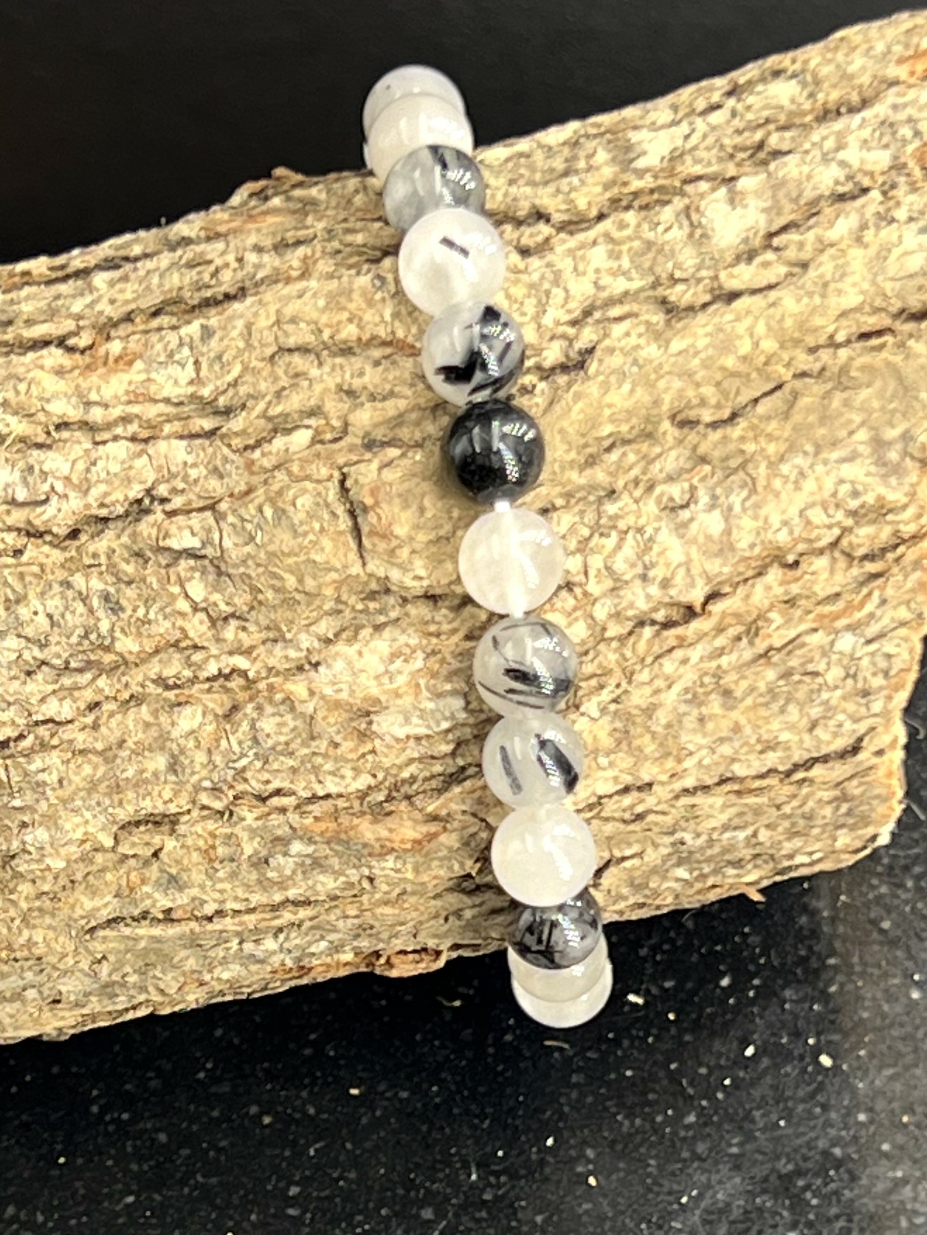 BRACELET QUARTZ AVEC INCLUSION TOURMALINE NOIRE 6MM LES PIERRES DE KYRIA (2)