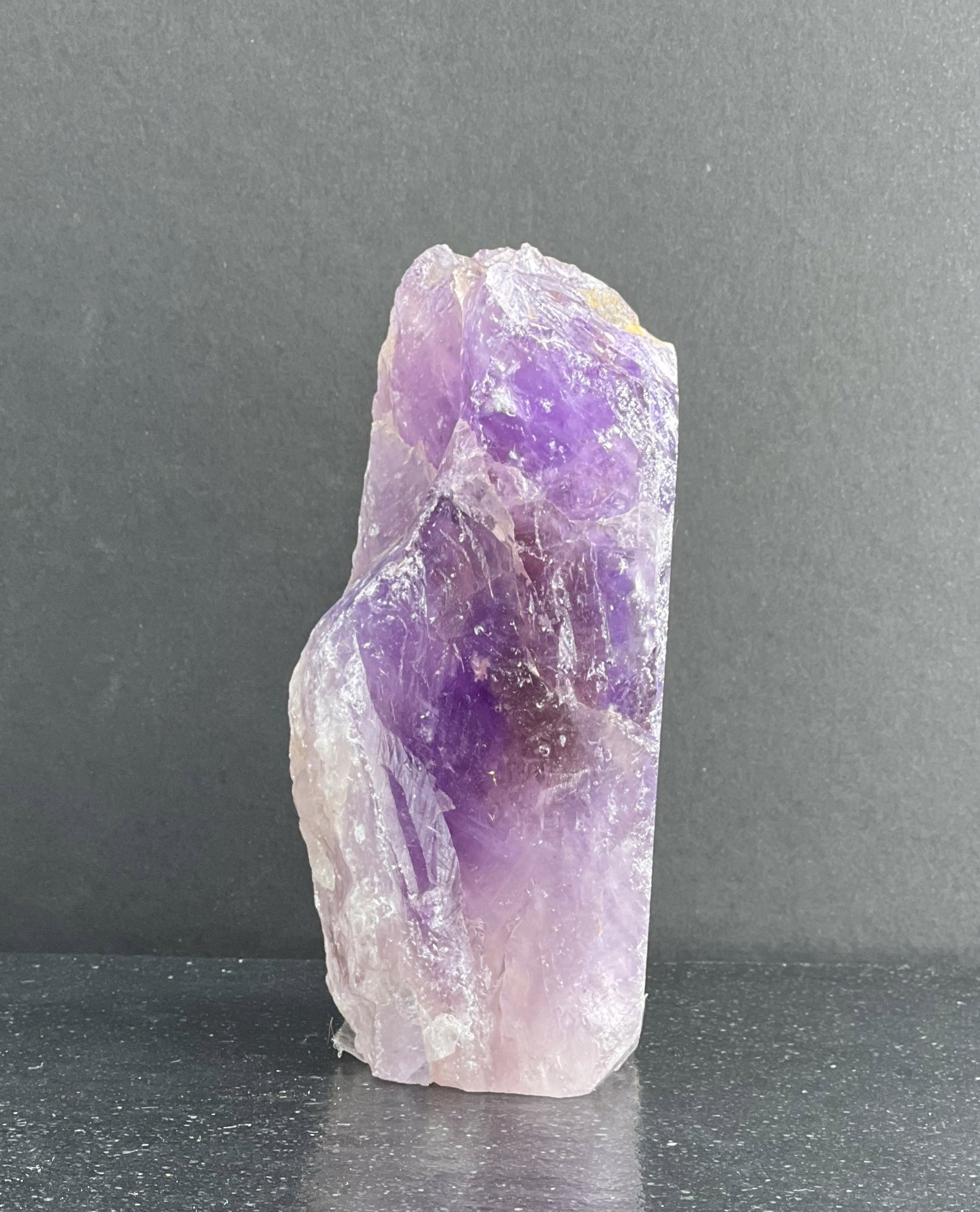 AMETHYSTE UNE FACE POLIE 675G LES PIERRES DE KYRIA (4)