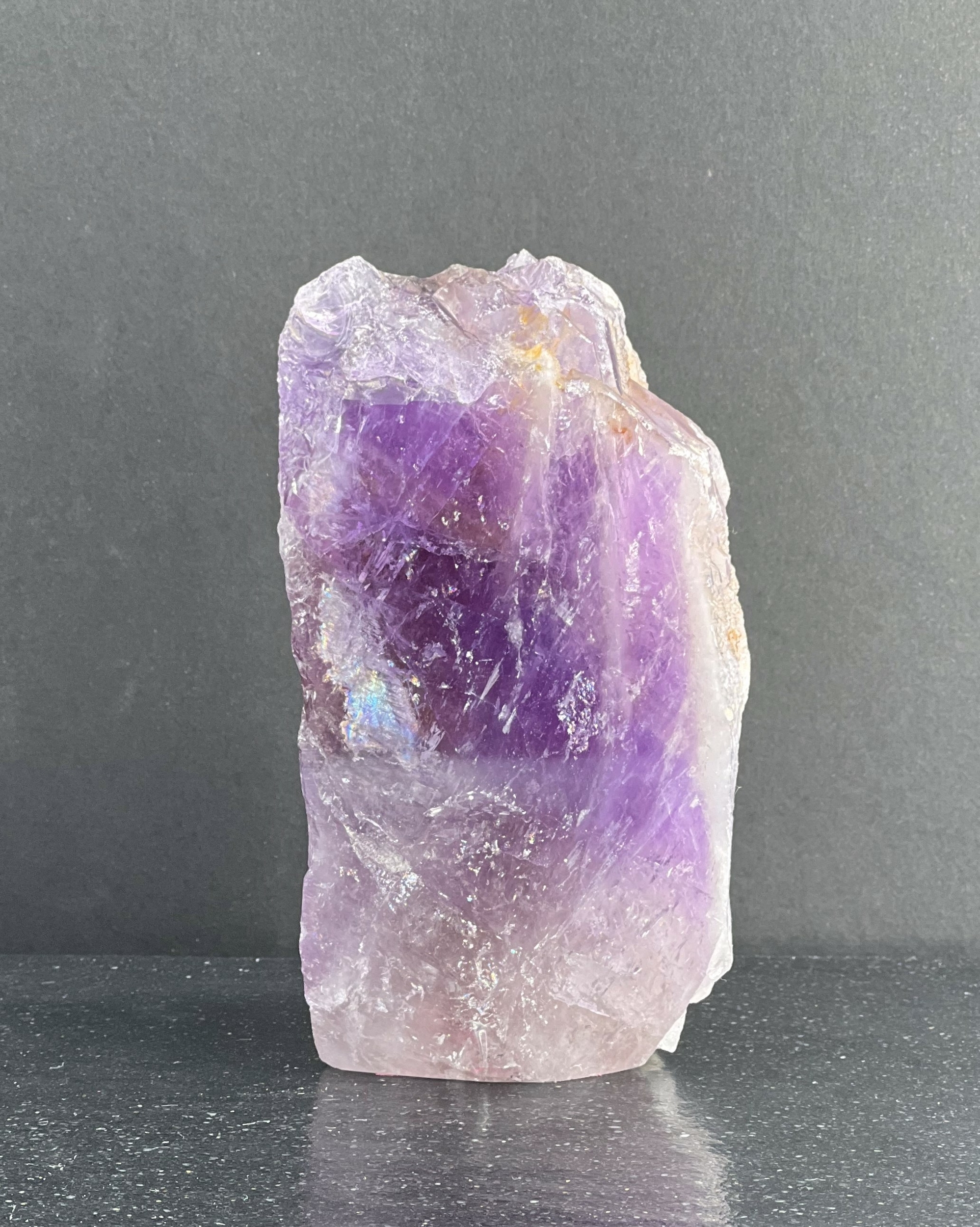 AMETHYSTE UNE FACE POLIE 675G LES PIERRES DE KYRIA (5)